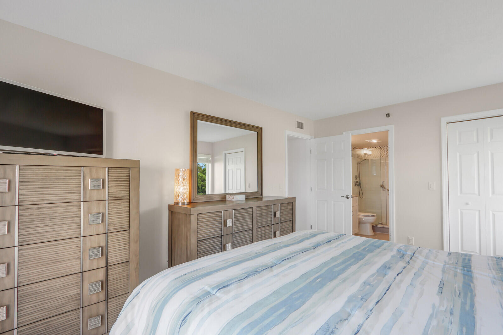 4444 Ne Ocean Boulevard E2 Property Photo 19