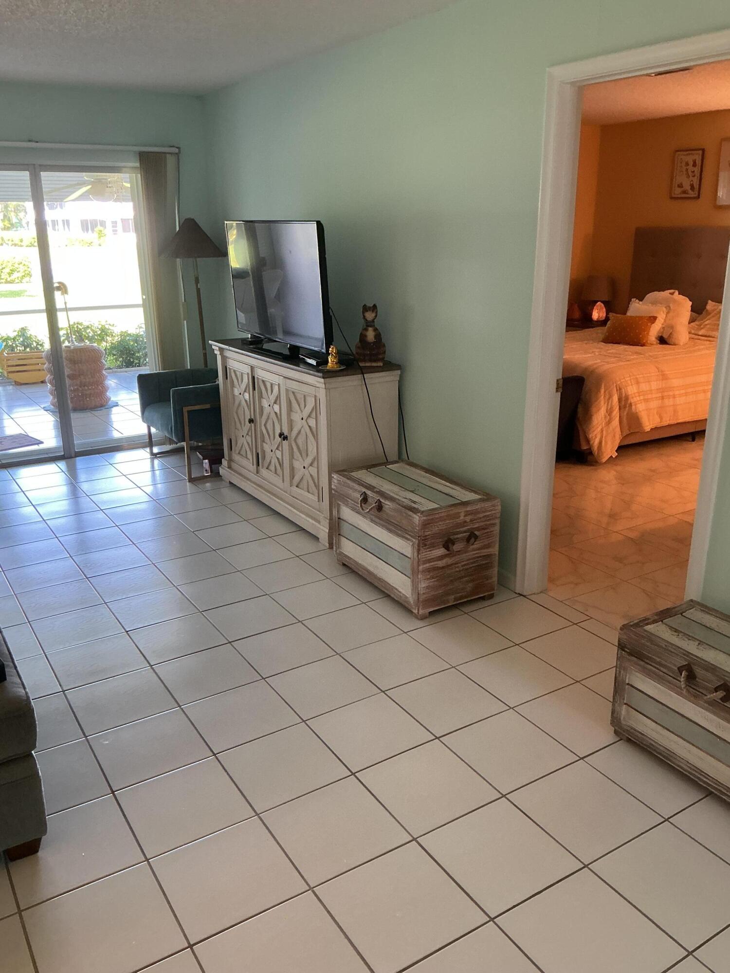1580 Nw 18th Avenue 98-b Property Photo 8