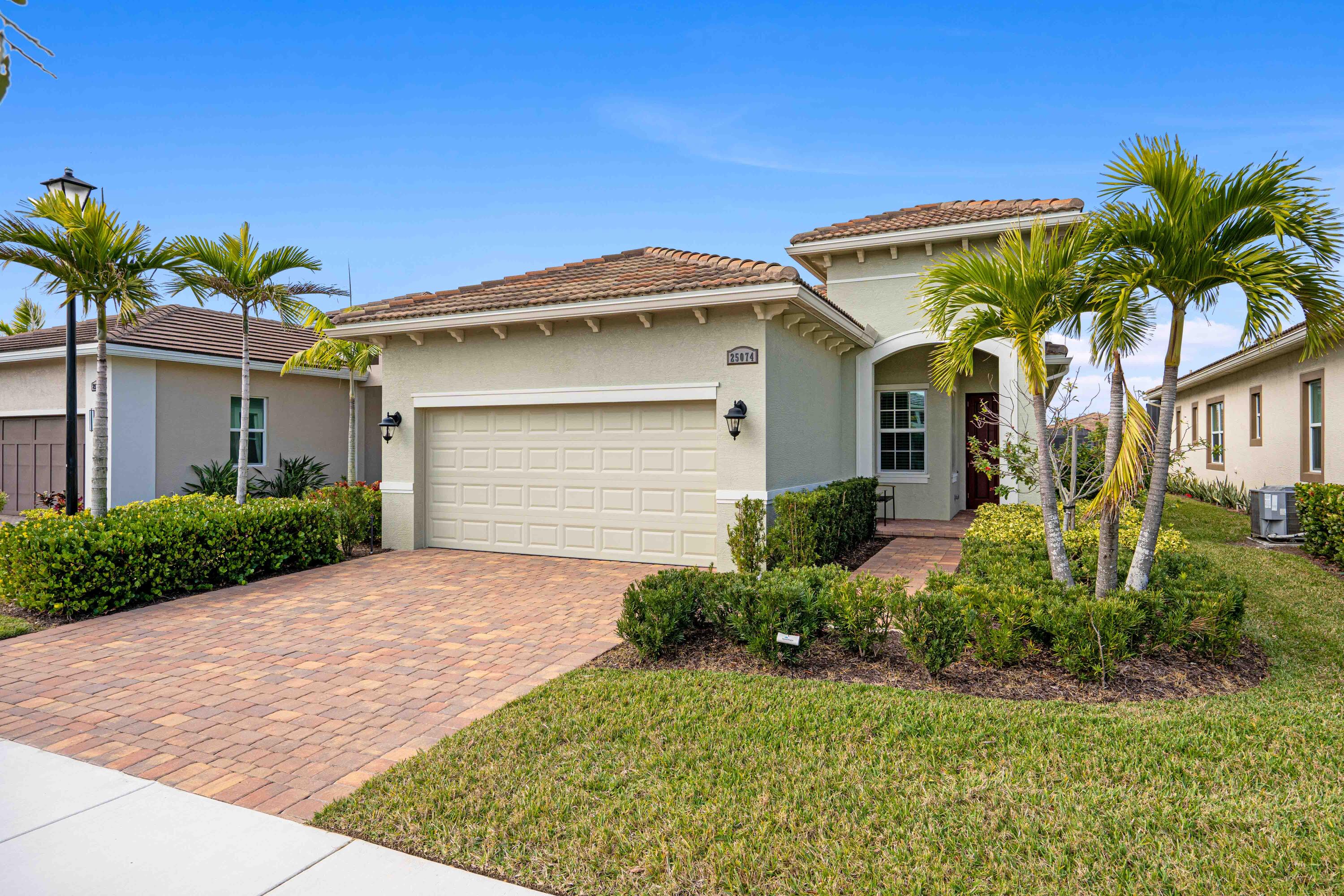 25074 Sw Alberti Way Property Photo 4