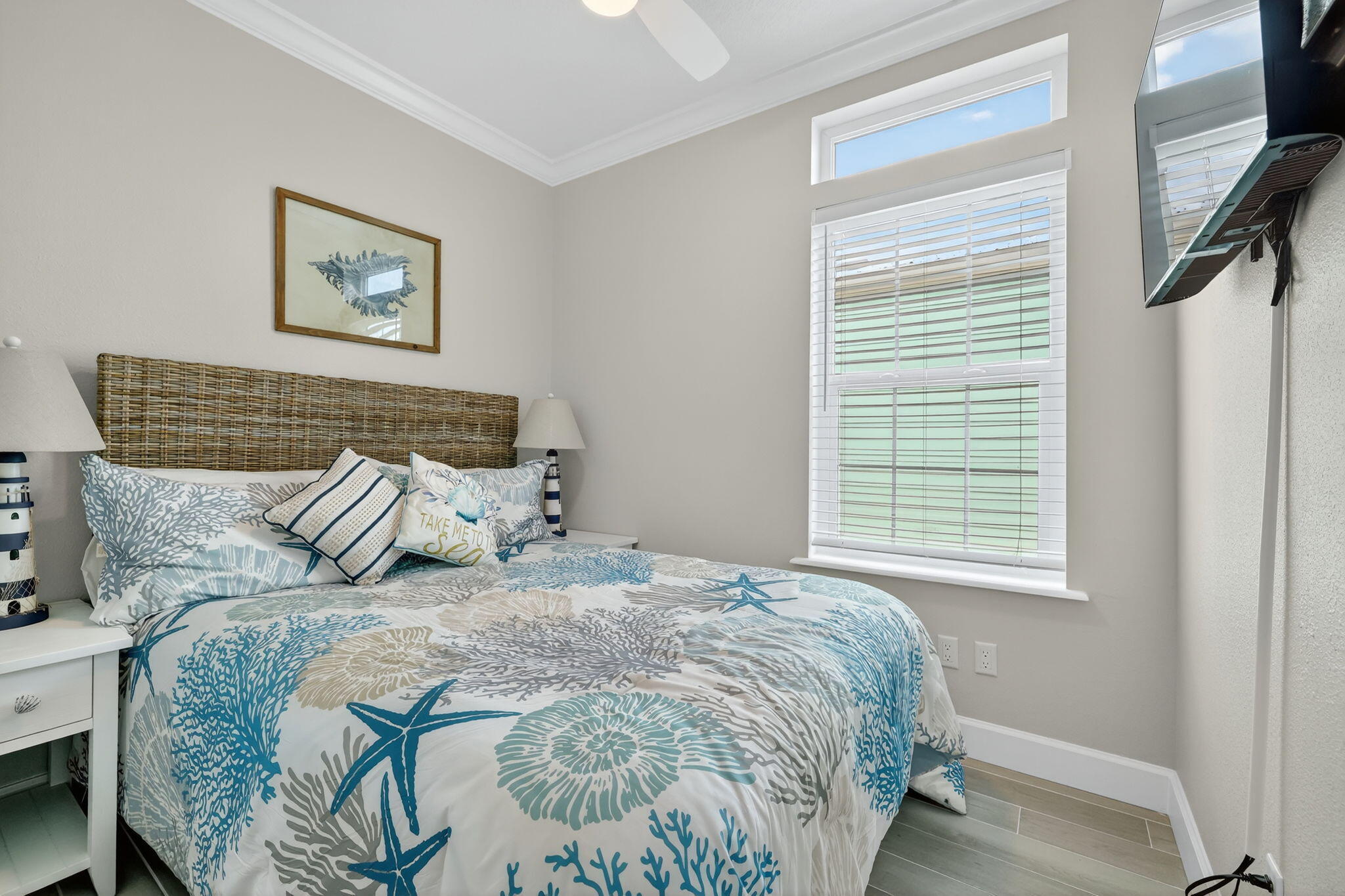 300 Ne Coastal Drive Property Photo 11