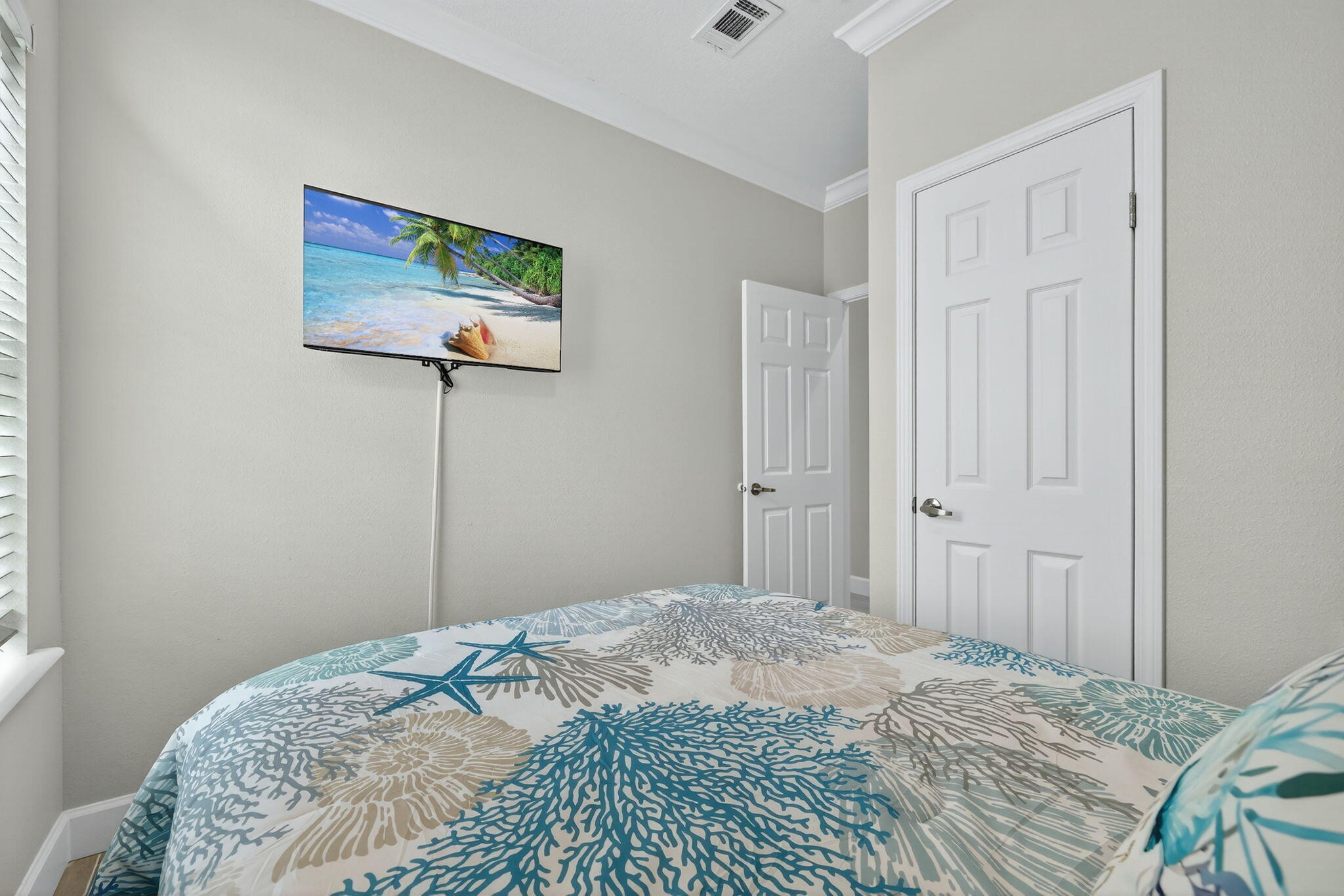 300 Ne Coastal Drive Property Photo 12