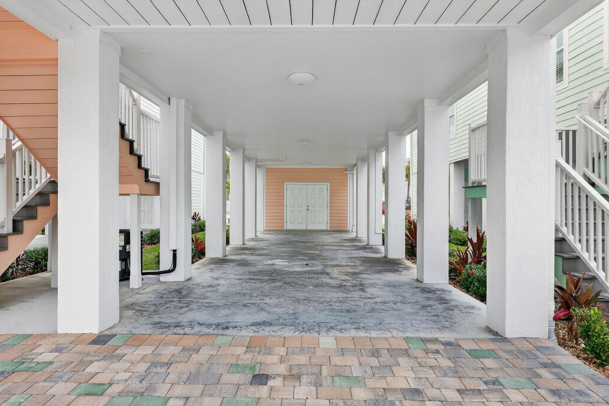 300 Ne Coastal Drive Property Photo 22