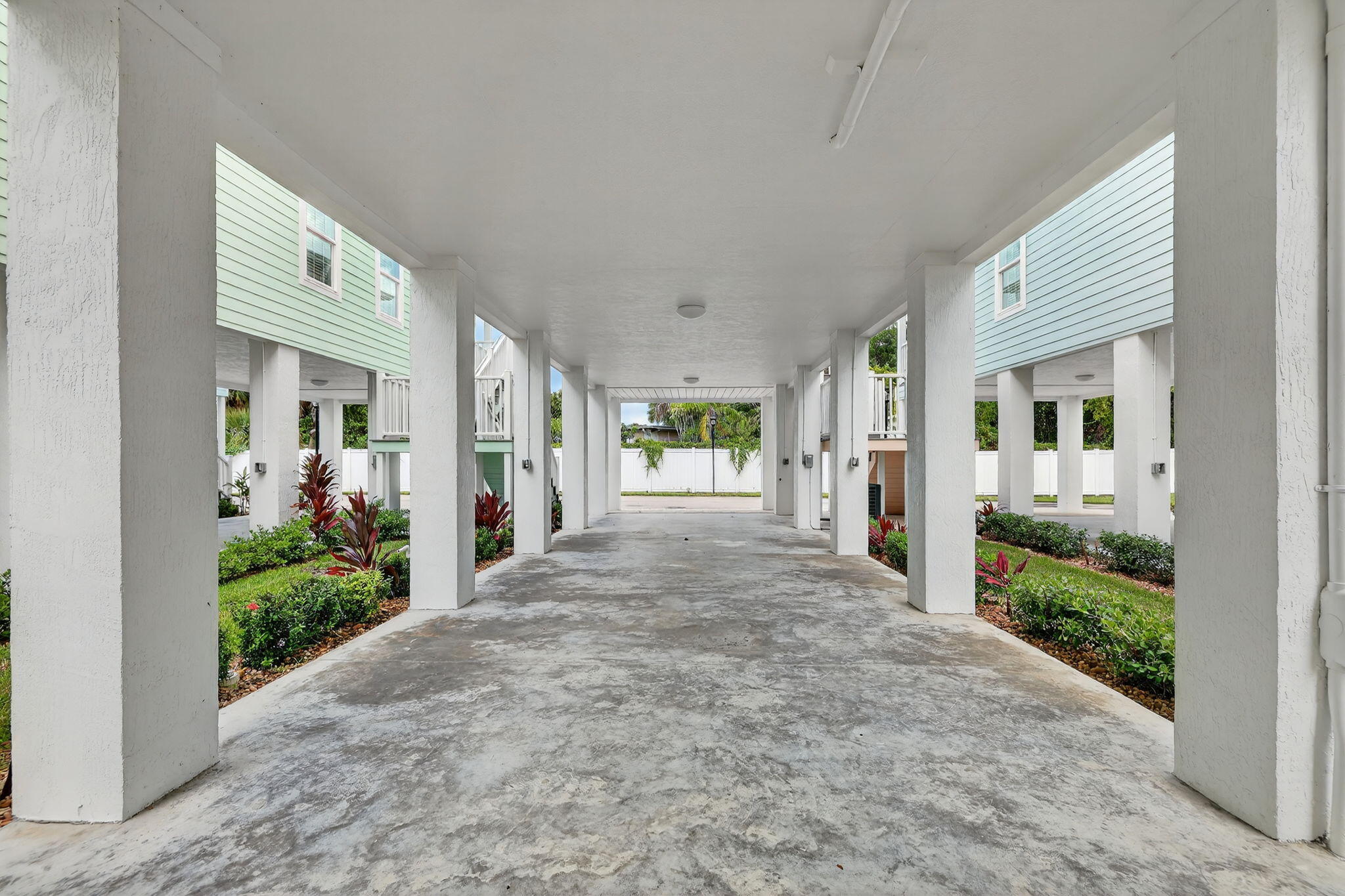 300 Ne Coastal Drive Property Photo 23