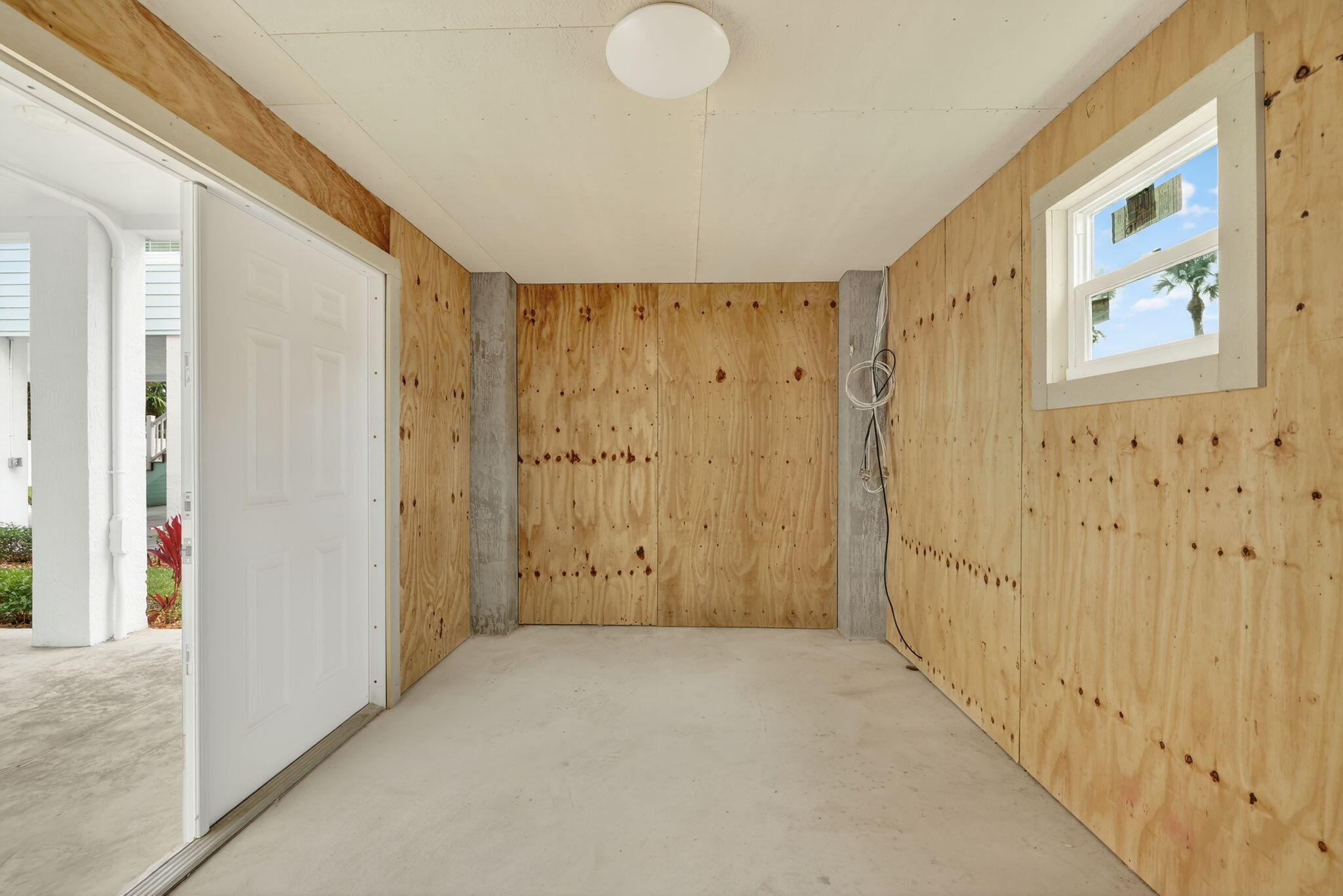 300 Ne Coastal Drive Property Photo 26