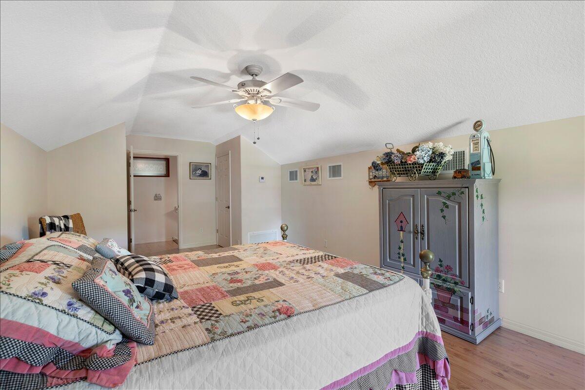 930 90th Avenue Property Photo 30