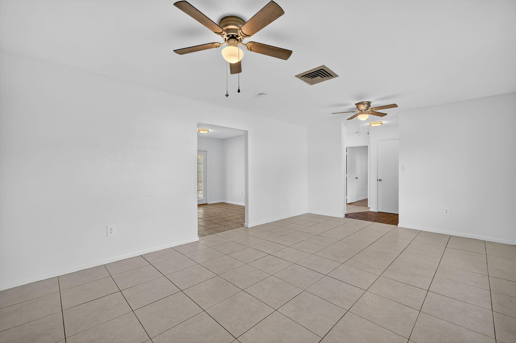 1125 Coral Street Property Photo 5