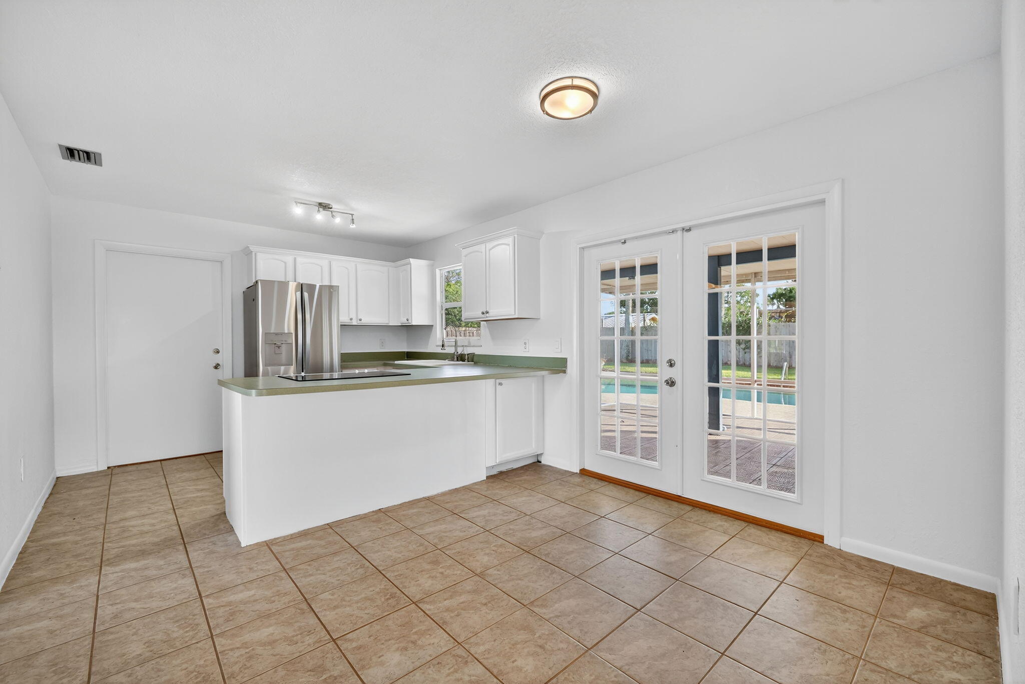 1125 Coral Street Property Photo 6