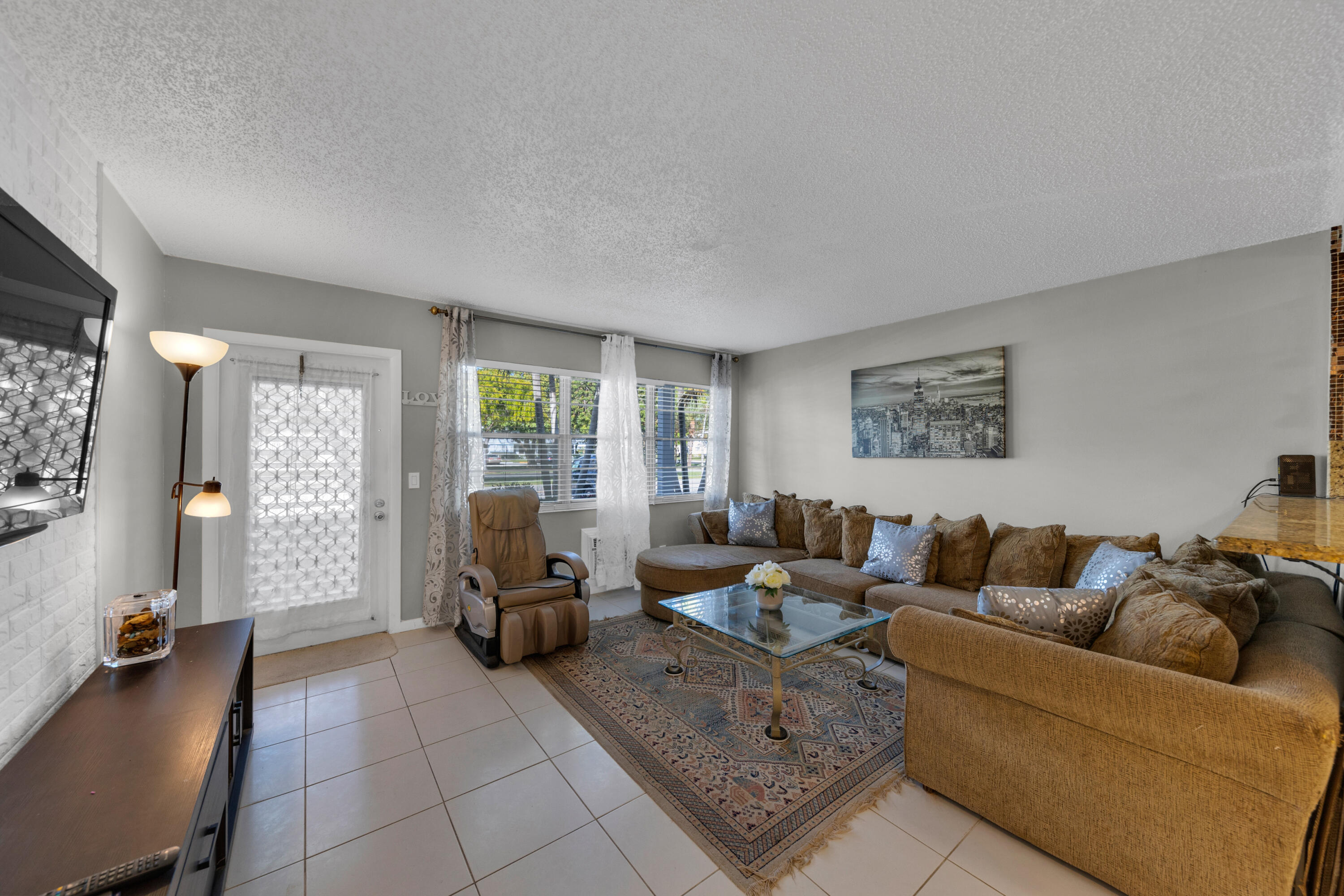 5 Newport A Property Photo 3