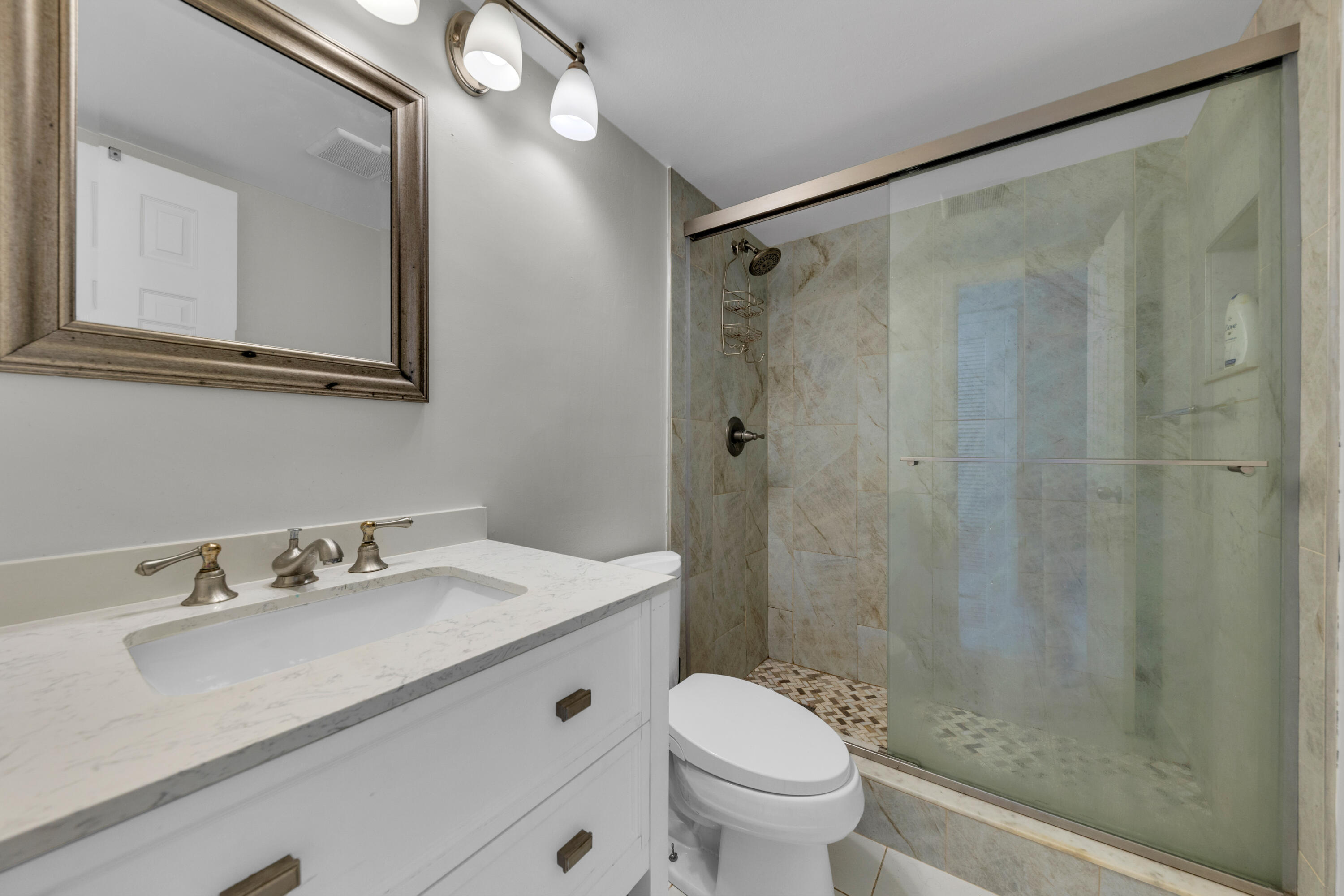 5 Newport A Property Photo 16