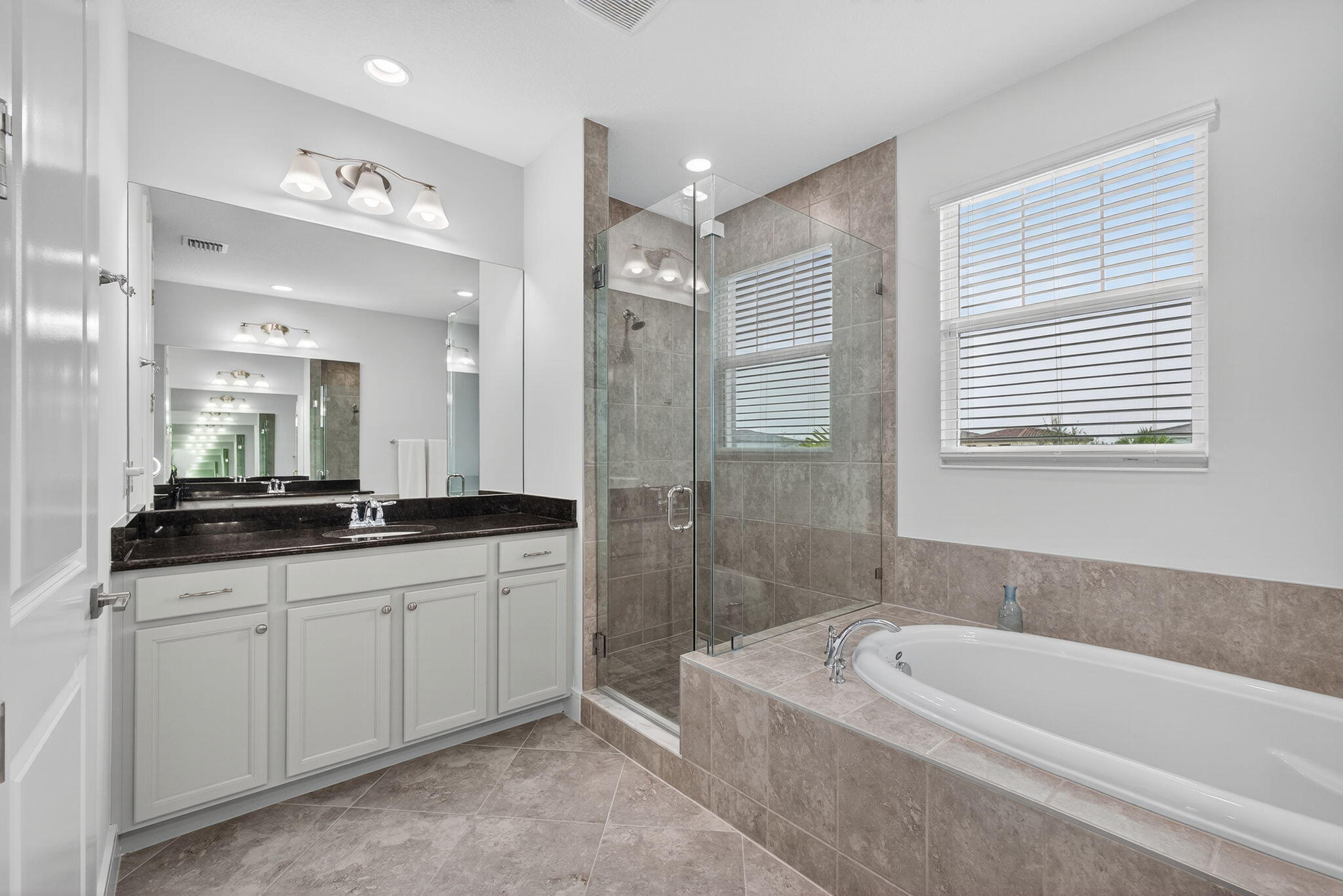 16131 Oakview Drive Property Photo 16