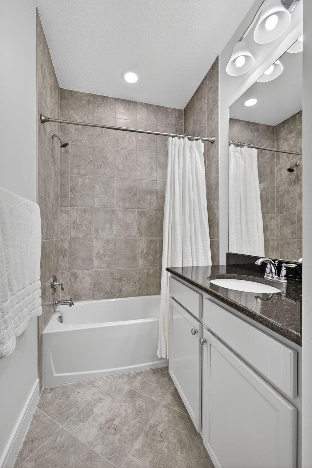 16131 Oakview Drive Property Photo 25