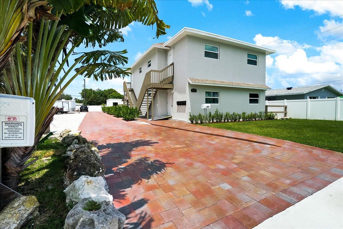 305 Cypress Drive E 1,2,3,4,5 Property Photo 1