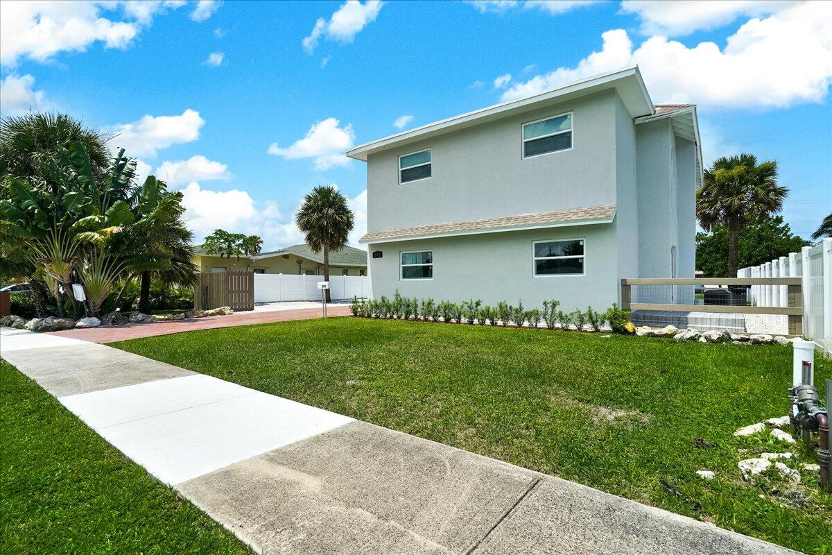 305 Cypress Drive E 1,2,3,4,5 Property Photo 3