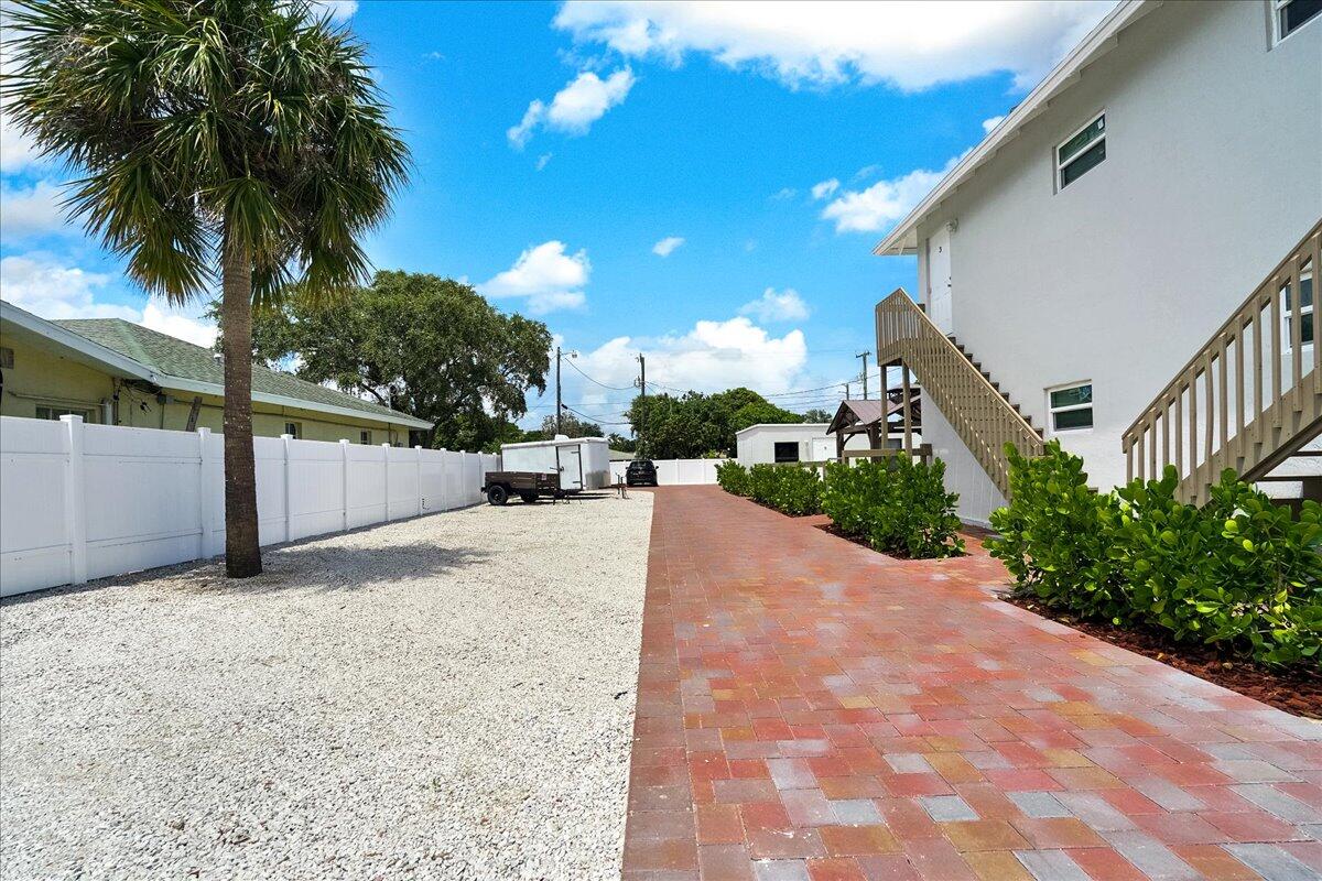 305 Cypress Drive E 1,2,3,4,5 Property Photo 5