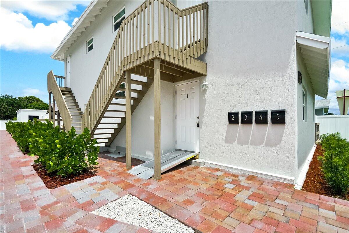 305 Cypress Drive E 1,2,3,4,5 Property Photo 6