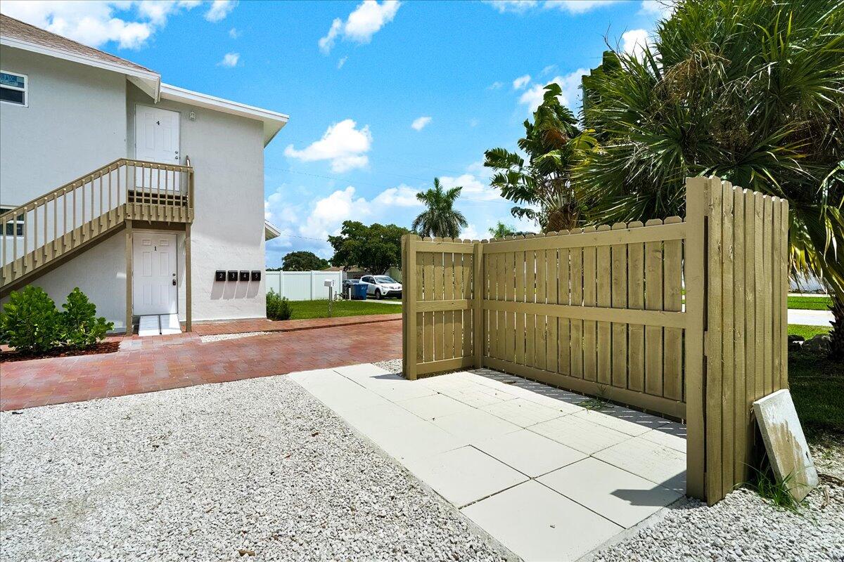 305 Cypress Drive E 1,2,3,4,5 Property Photo 7