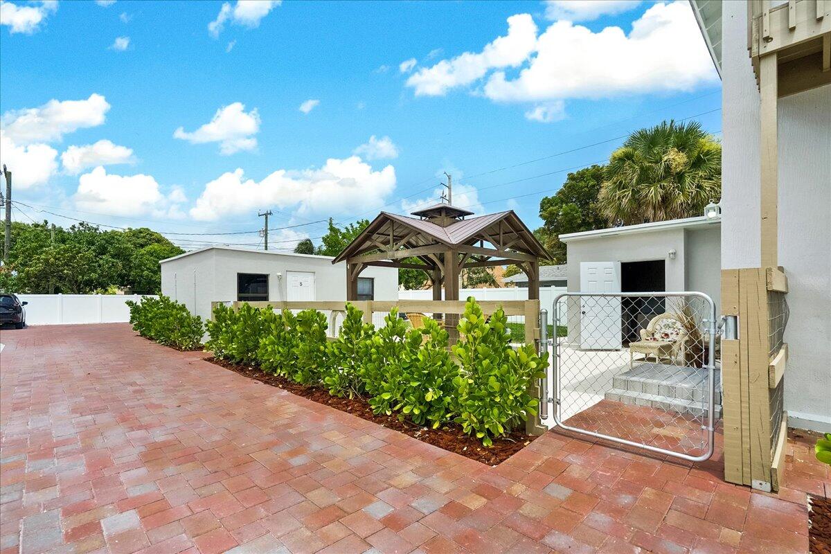 305 Cypress Drive E 1,2,3,4,5 Property Photo 10