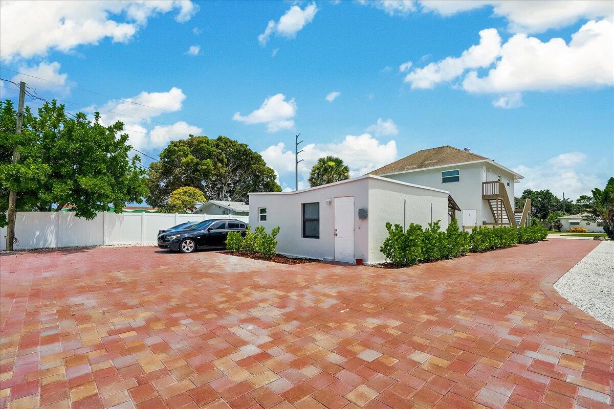305 Cypress Drive E 1,2,3,4,5 Property Photo 13