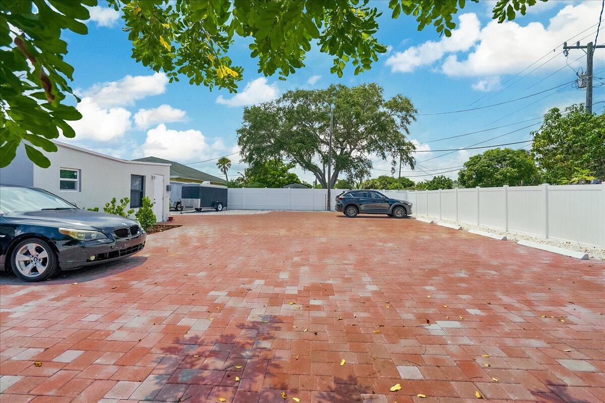 305 Cypress Drive E 1,2,3,4,5 Property Photo 16