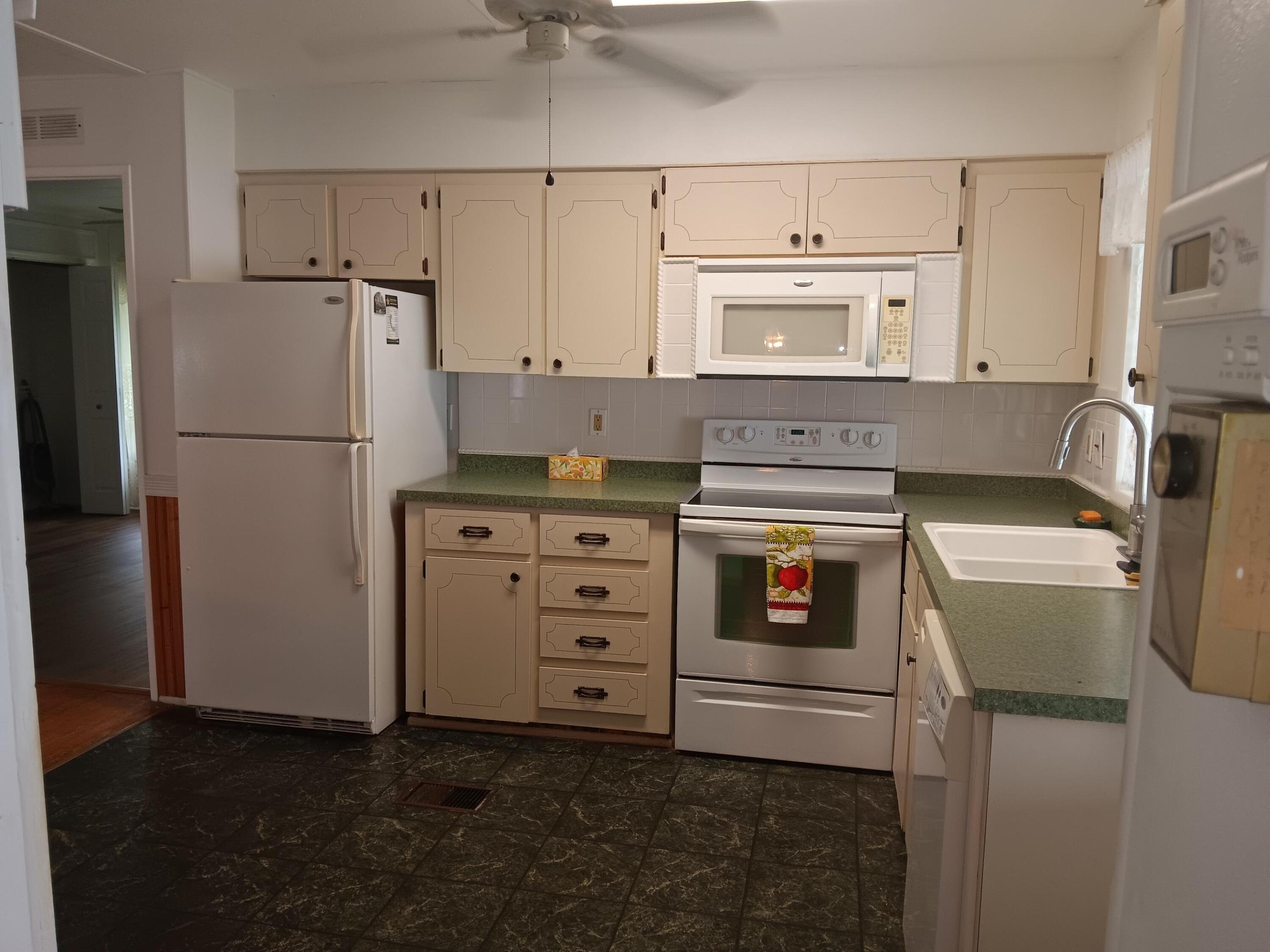 7781 Se Shenandoah Drive Property Photo 13