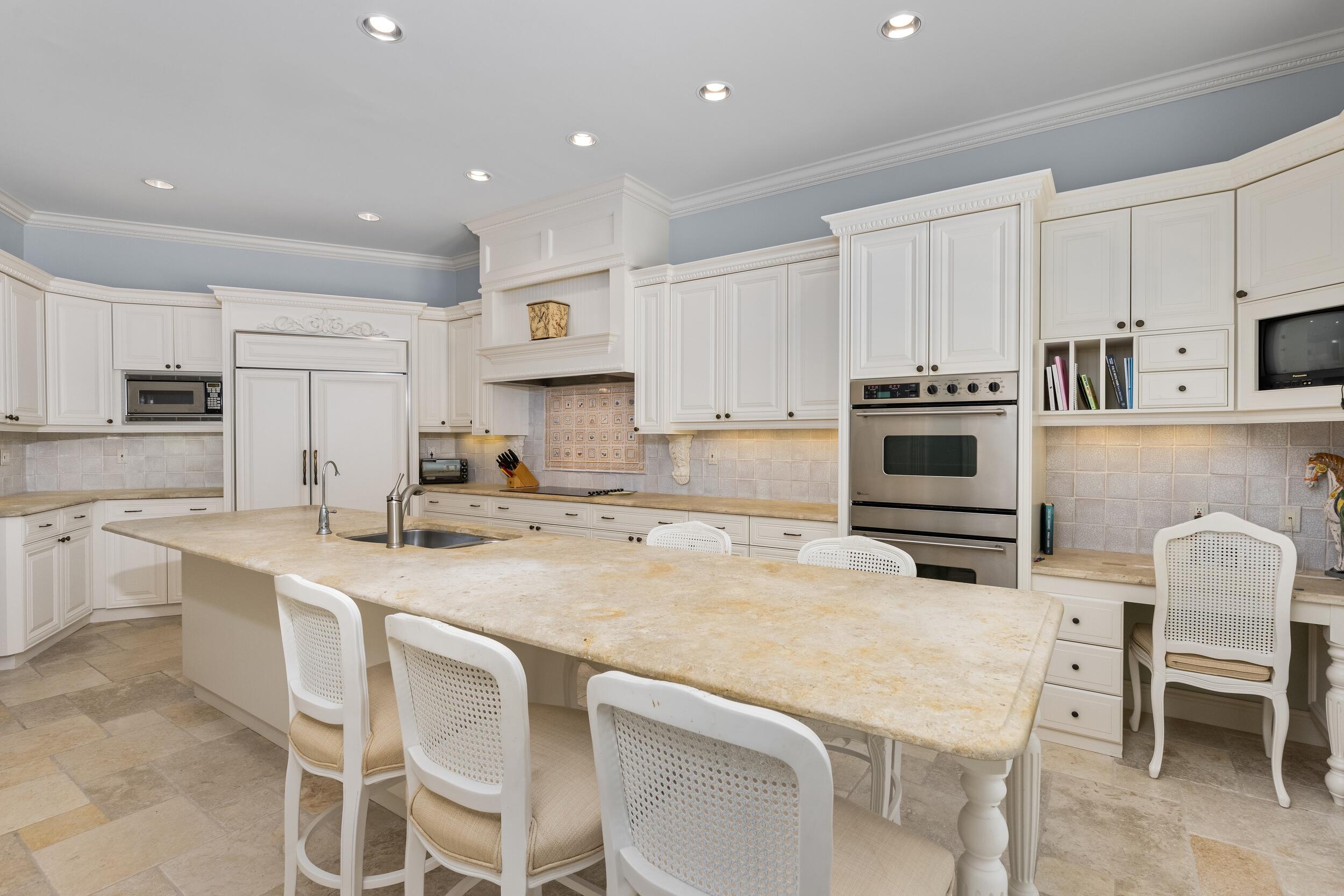 307 Everglade Avenue Property Photo 16
