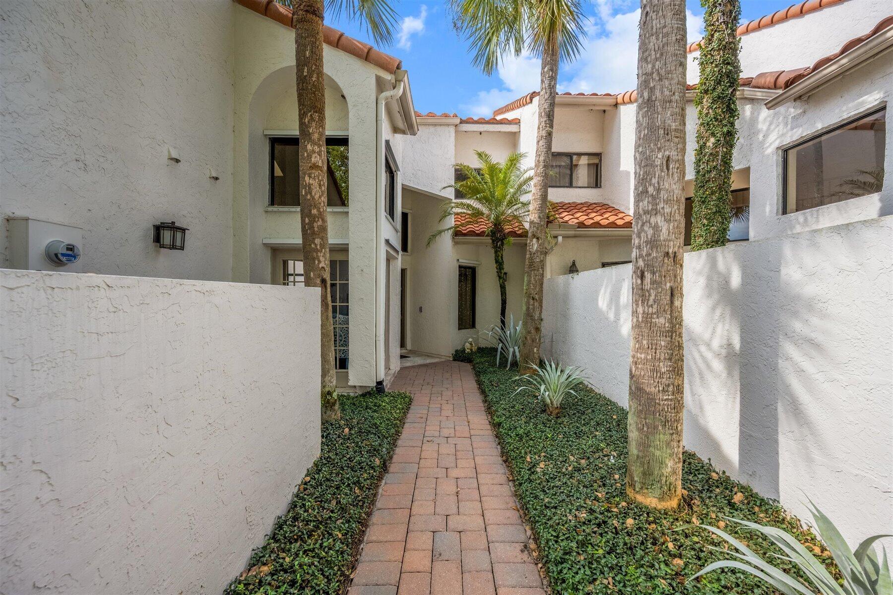 2443 Windsor Way Court Property Photo 4