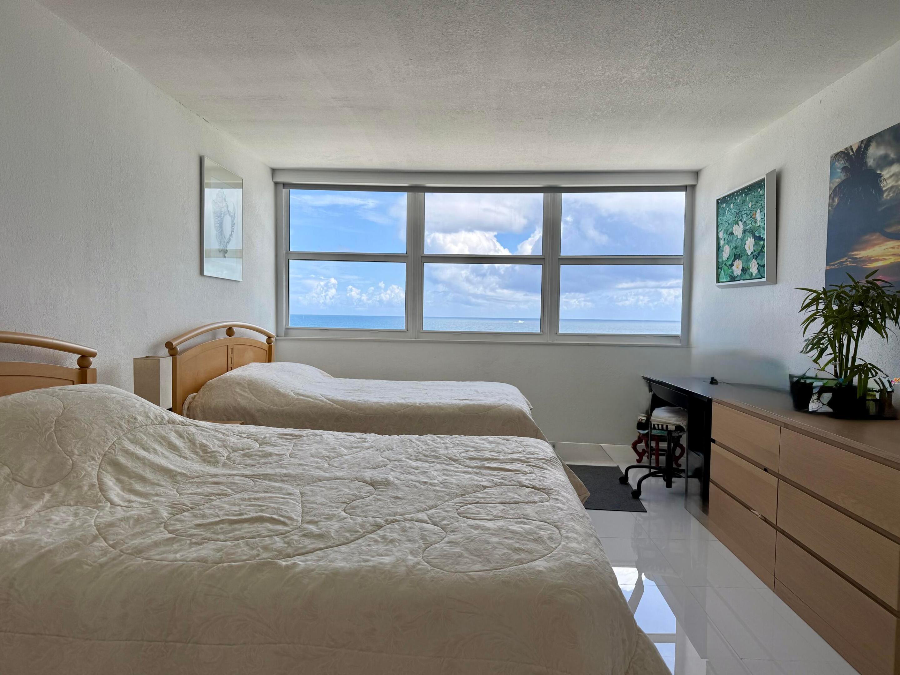 1890 S Ocean Drive 703 Property Photo 15