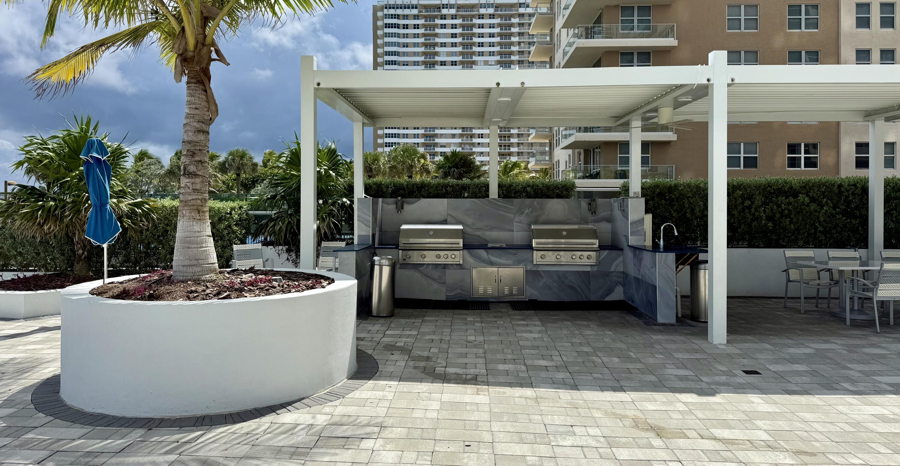 1890 S Ocean Drive 703 Property Photo 28