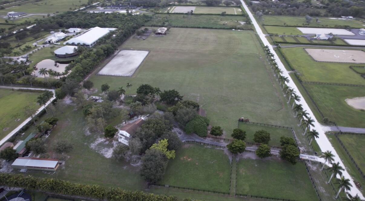 16098 Deer Path Lane Property Photo 4
