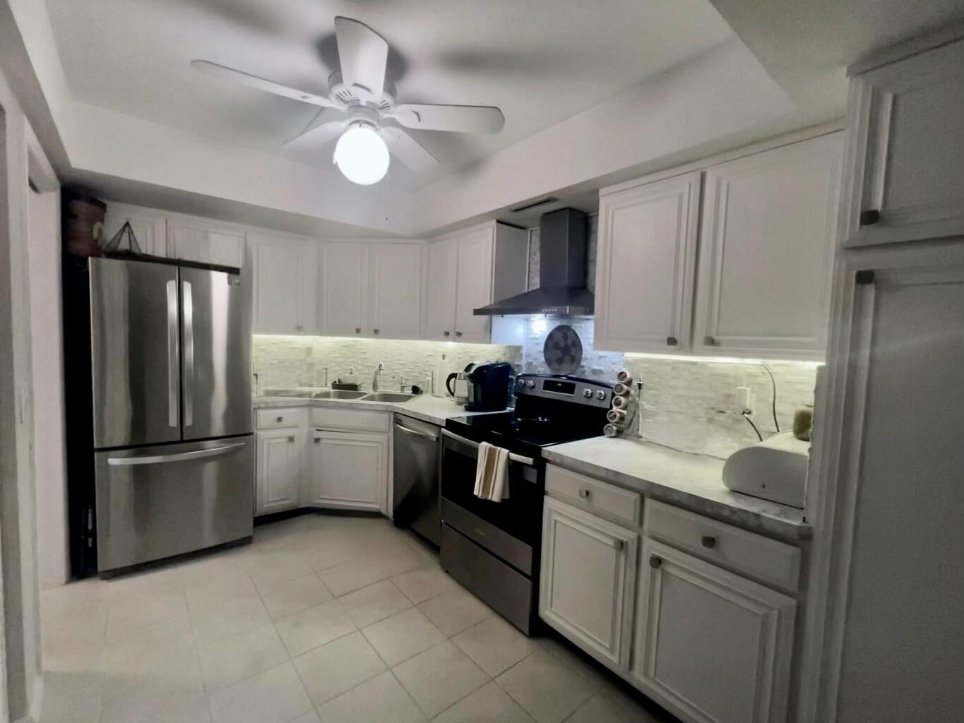 2425 Presidential Way 806 Property Photo 10