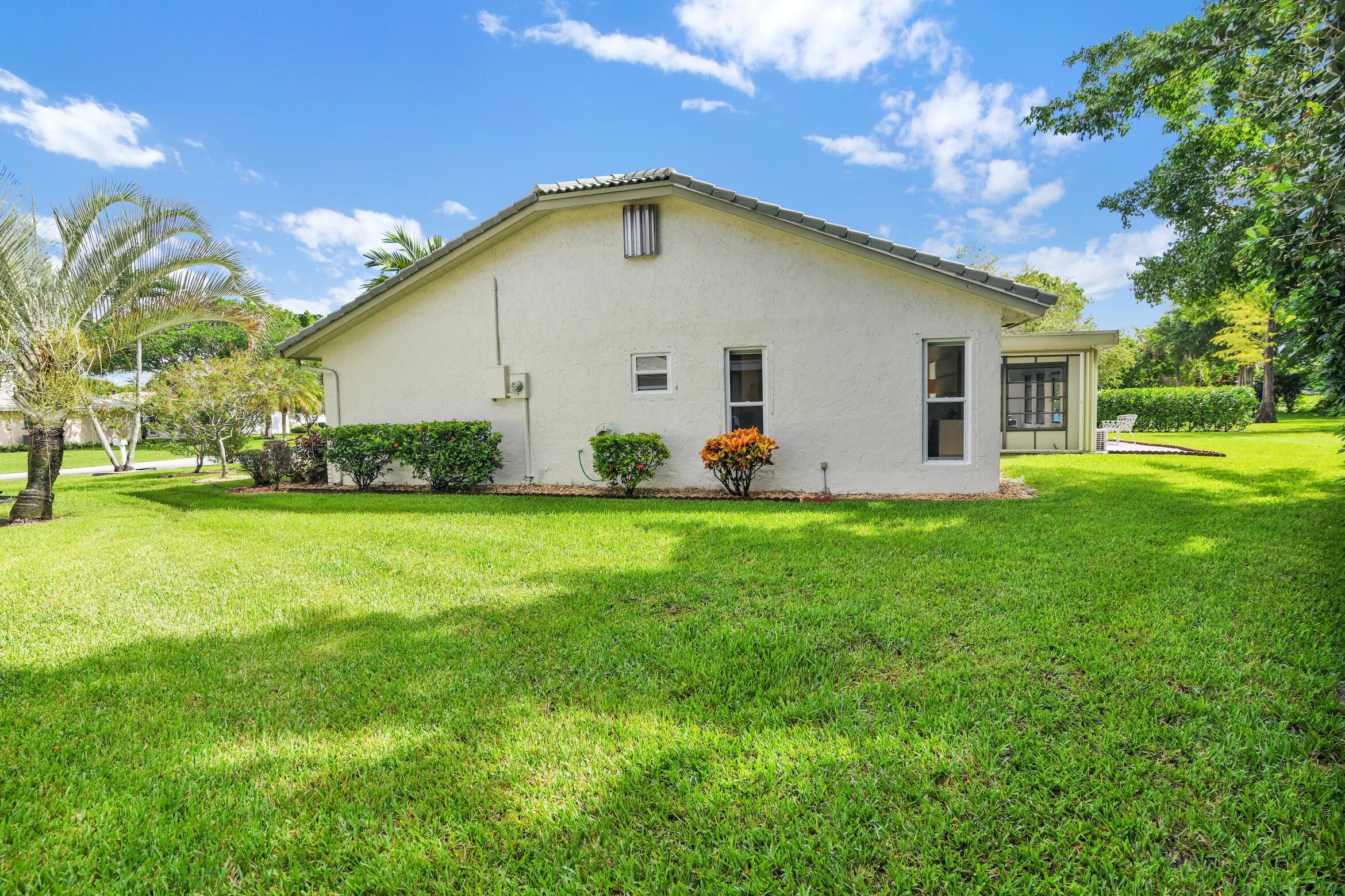 7962 Cloverfield Circle Property Photo 2