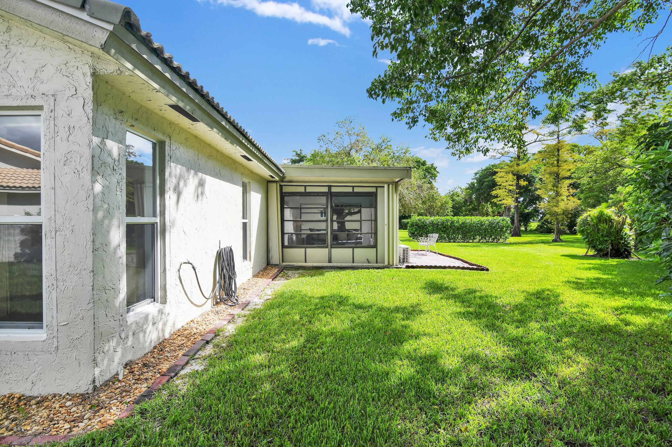 7962 Cloverfield Circle Property Photo 3