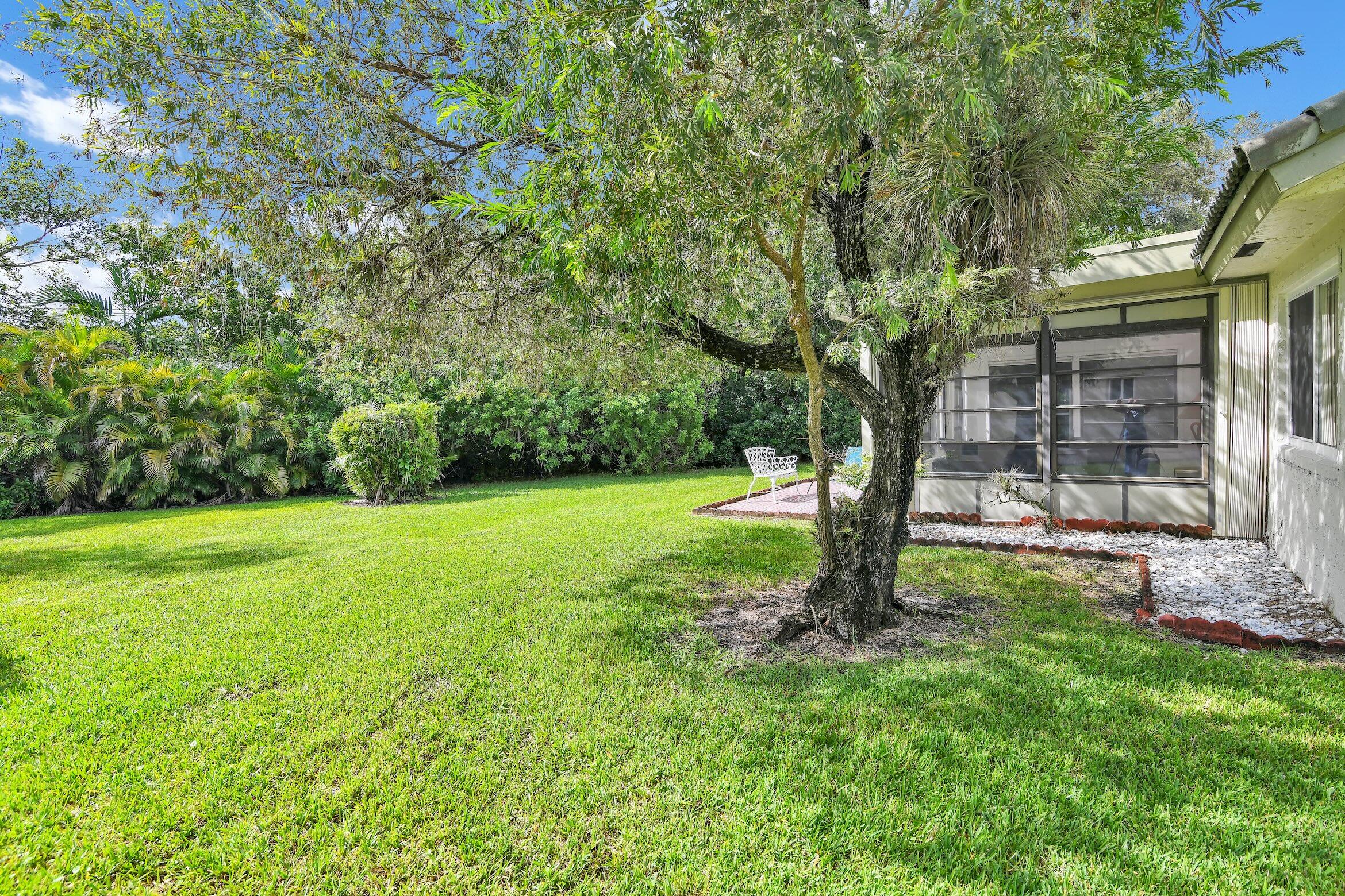7962 Cloverfield Circle Property Photo 6
