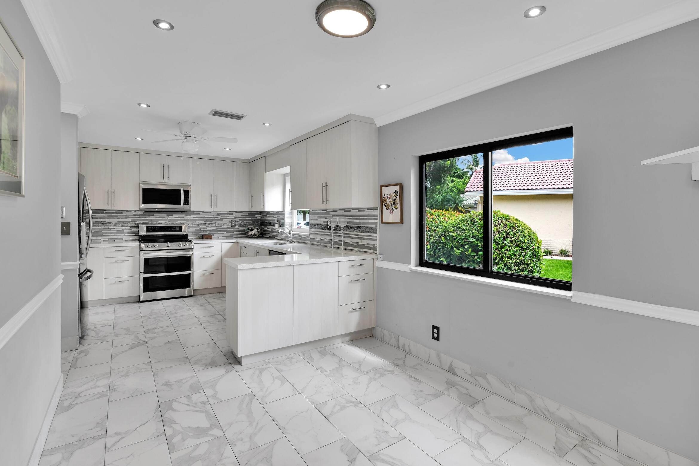 7962 Cloverfield Circle Property Photo 18