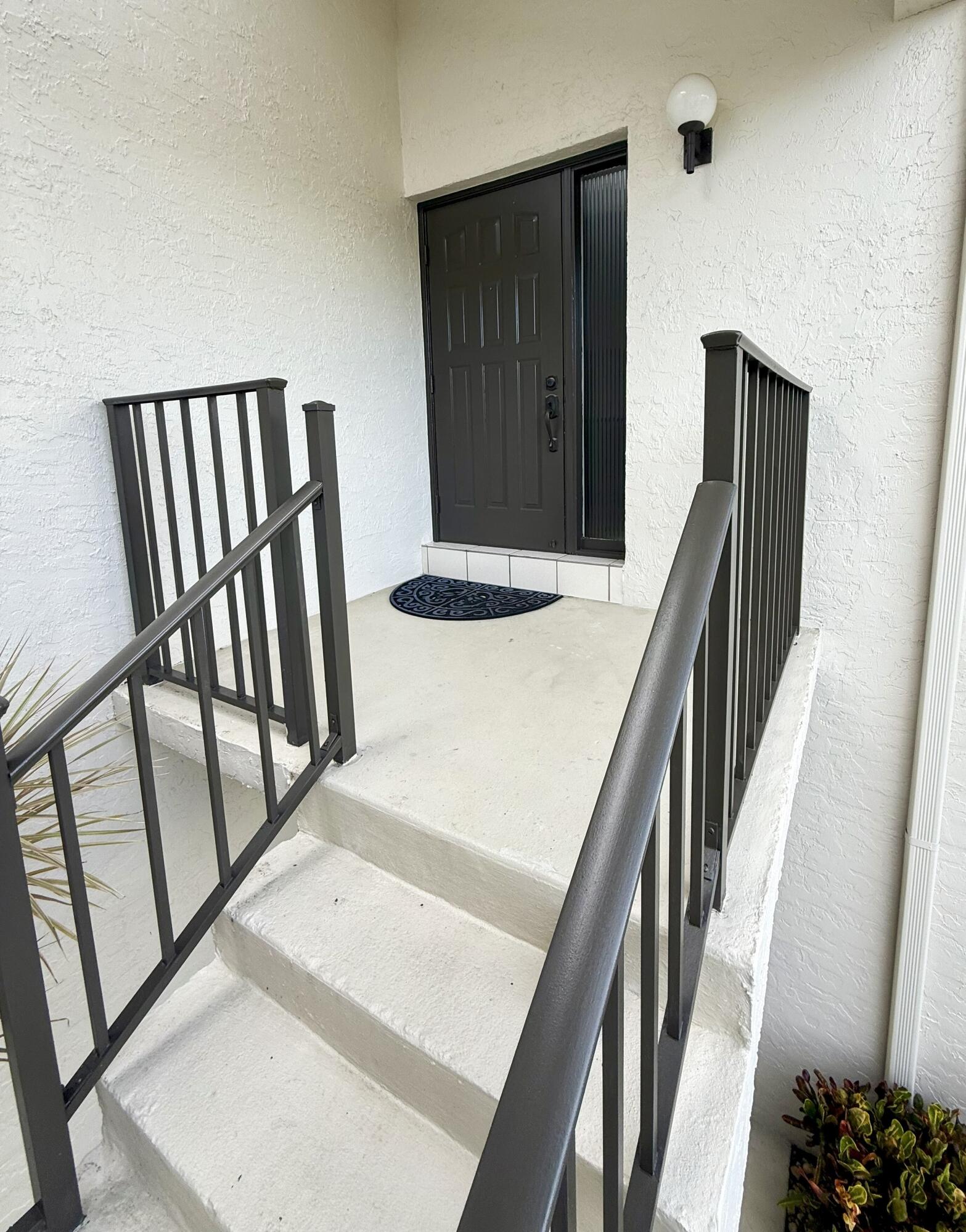 702 Wingfoot Drive D Property Photo 4