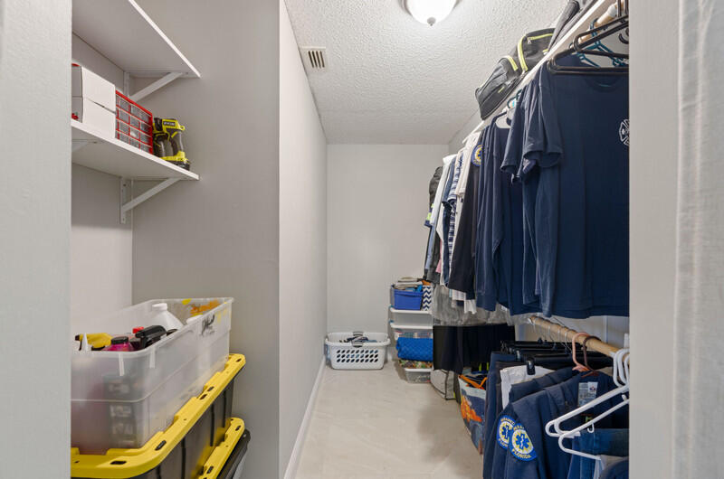 702 Wingfoot Drive D Property Photo 28