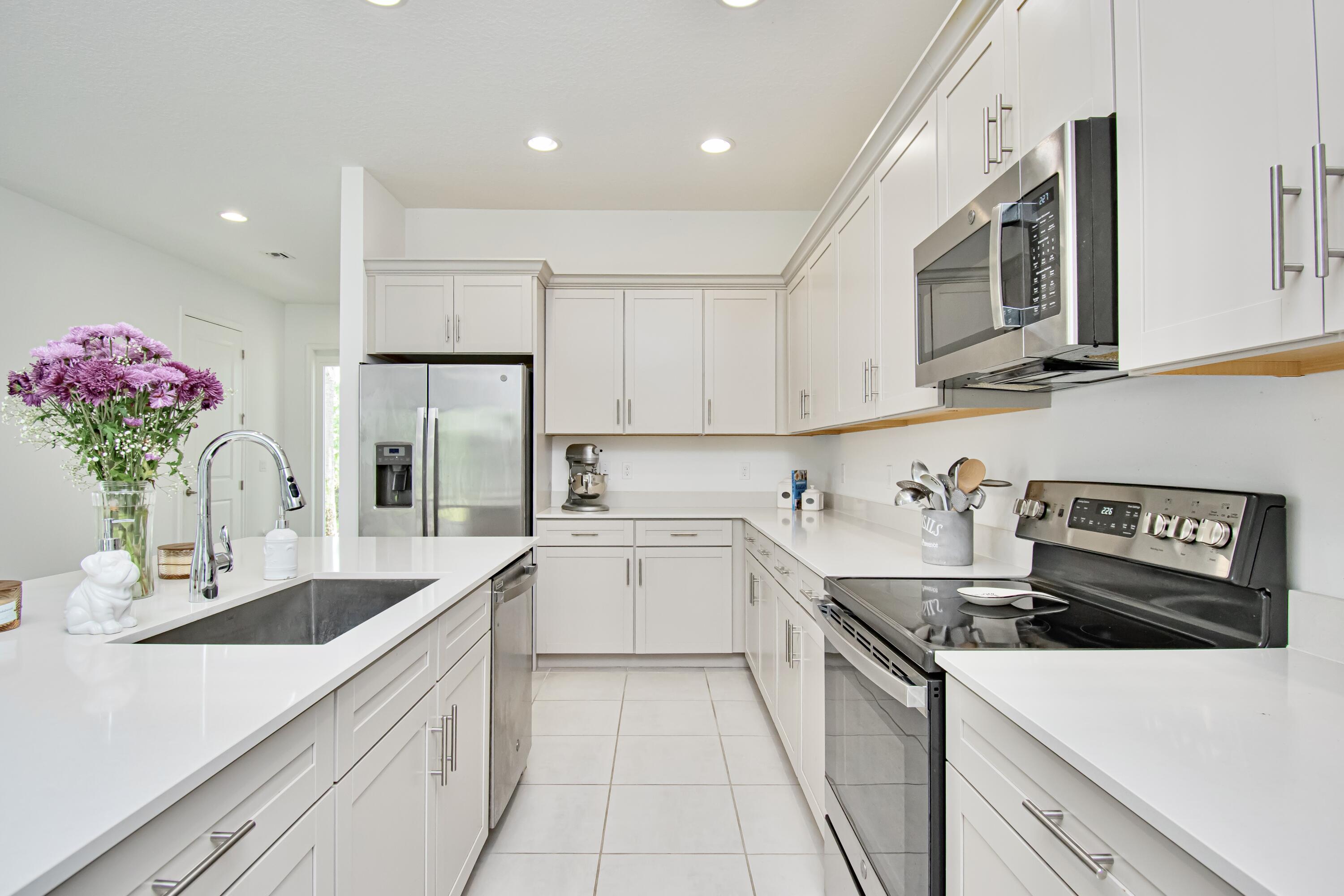 16420 Sandy Shore Drive Property Photo 3