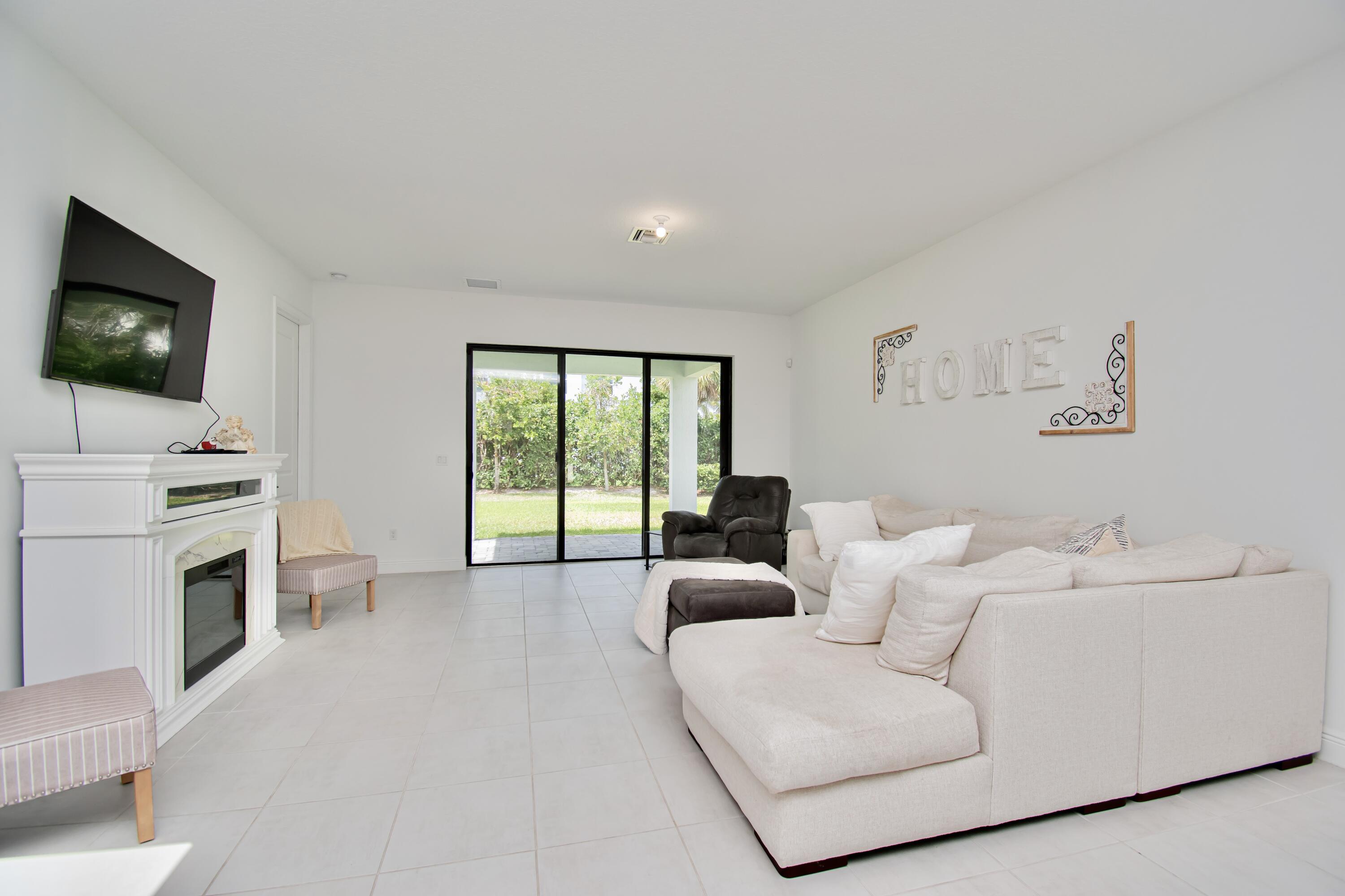 16420 Sandy Shore Drive Property Photo 6