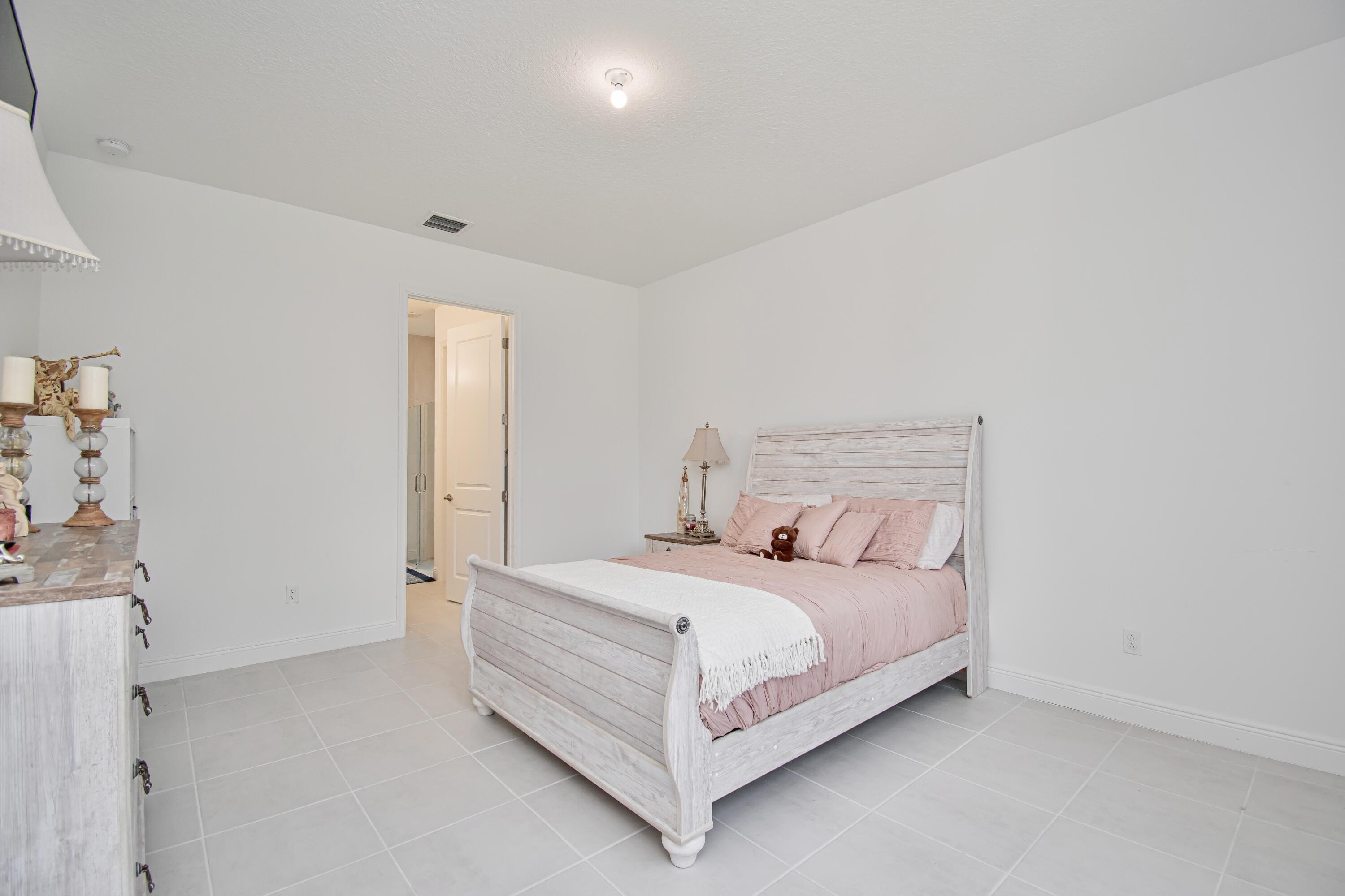 16420 Sandy Shore Drive Property Photo 13