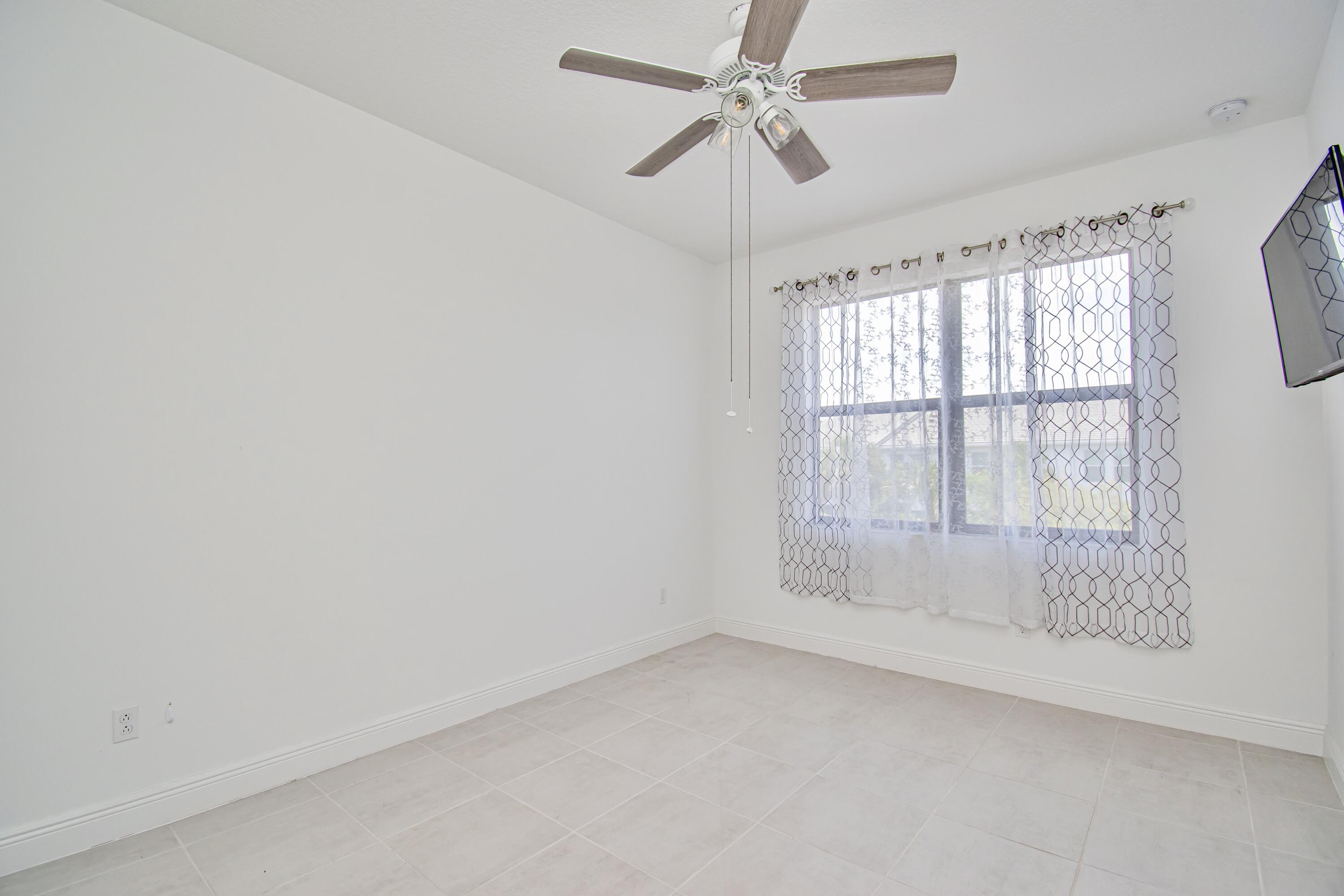 16420 Sandy Shore Drive Property Photo 22