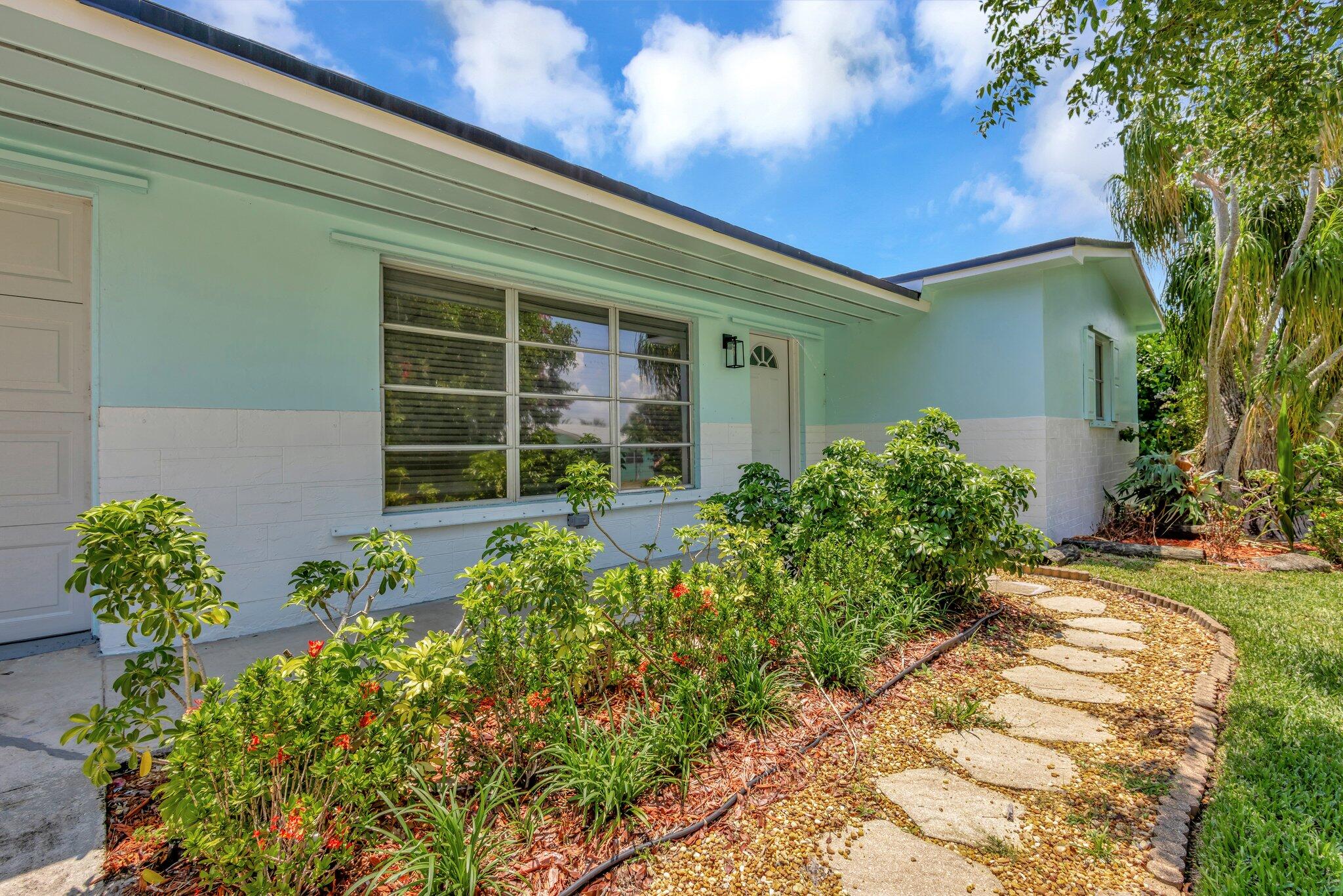 3837 Ne Melba Drive Property Photo 4