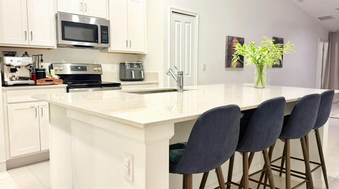 612 Papillon Street Sw Property Photo 12