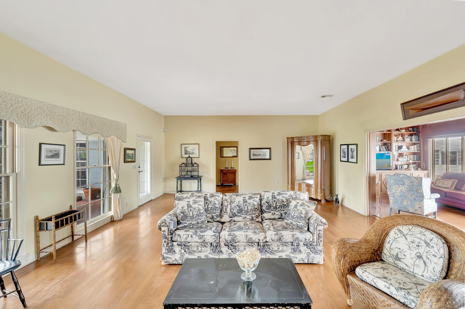 3655 Flamingo Drive Property Photo 6