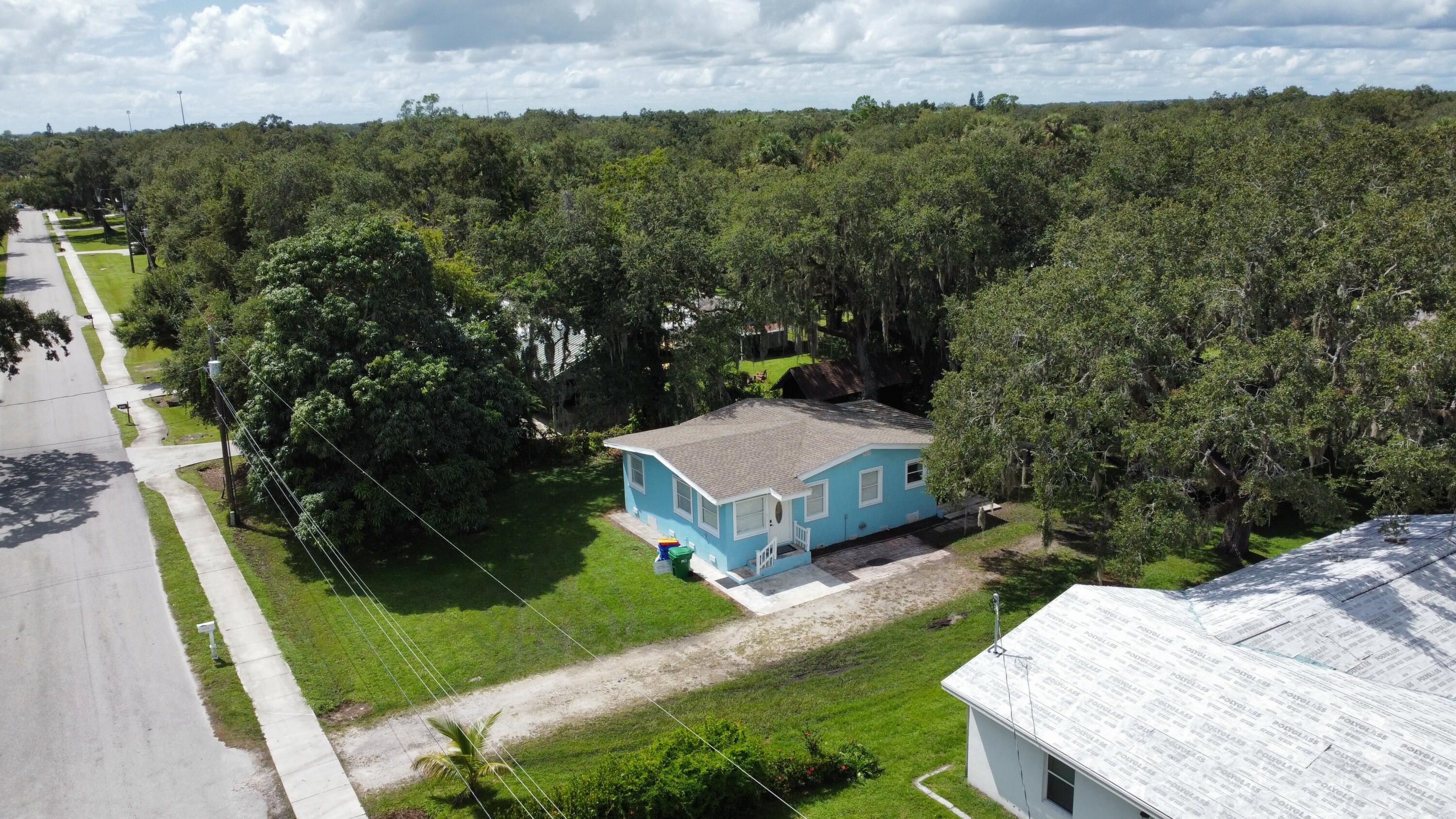 1806 Sw 2 Avenue Property Photo 2