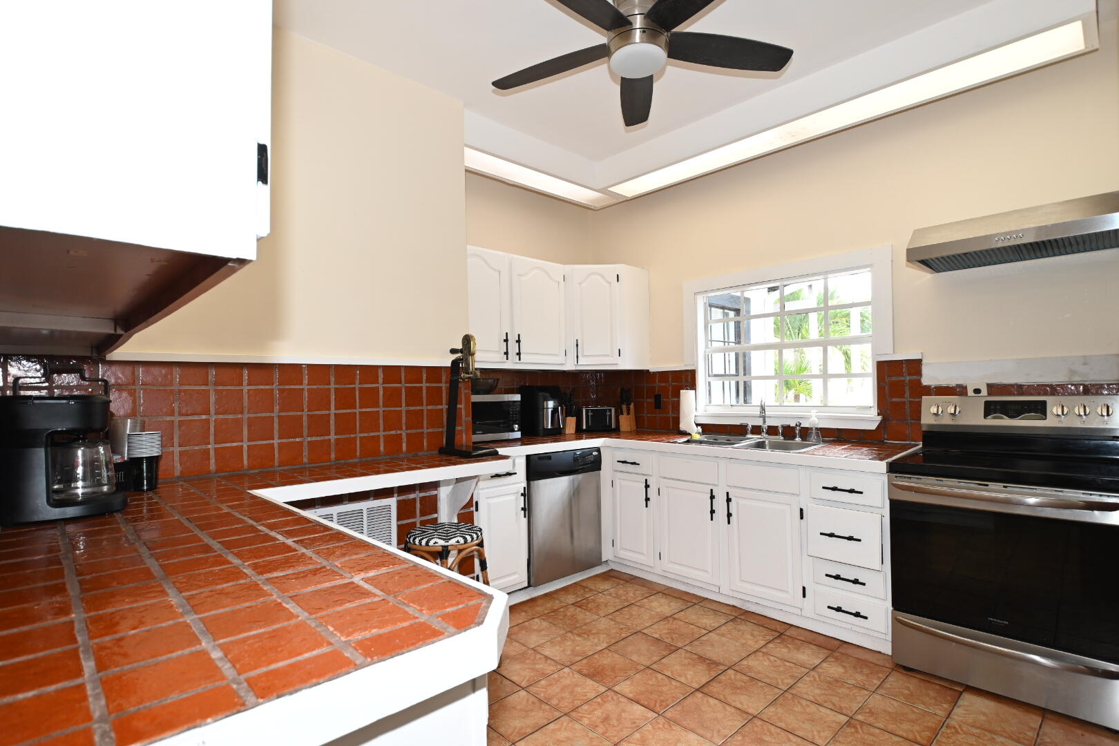 701 W Ocean Avenue Property Photo 7