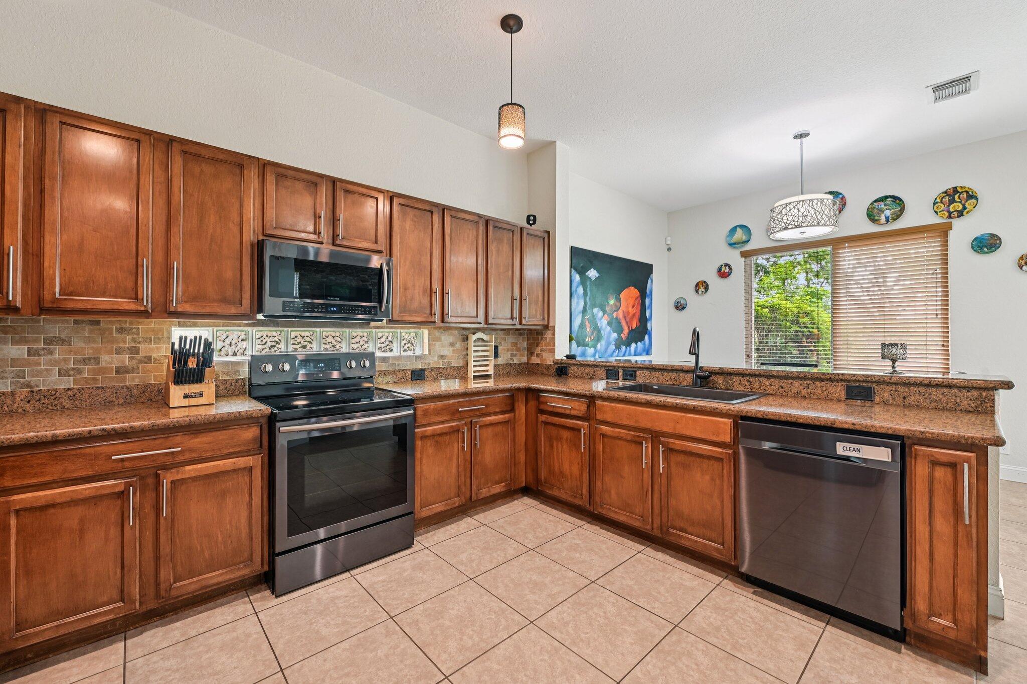 553 Gazetta Way Property Photo 14