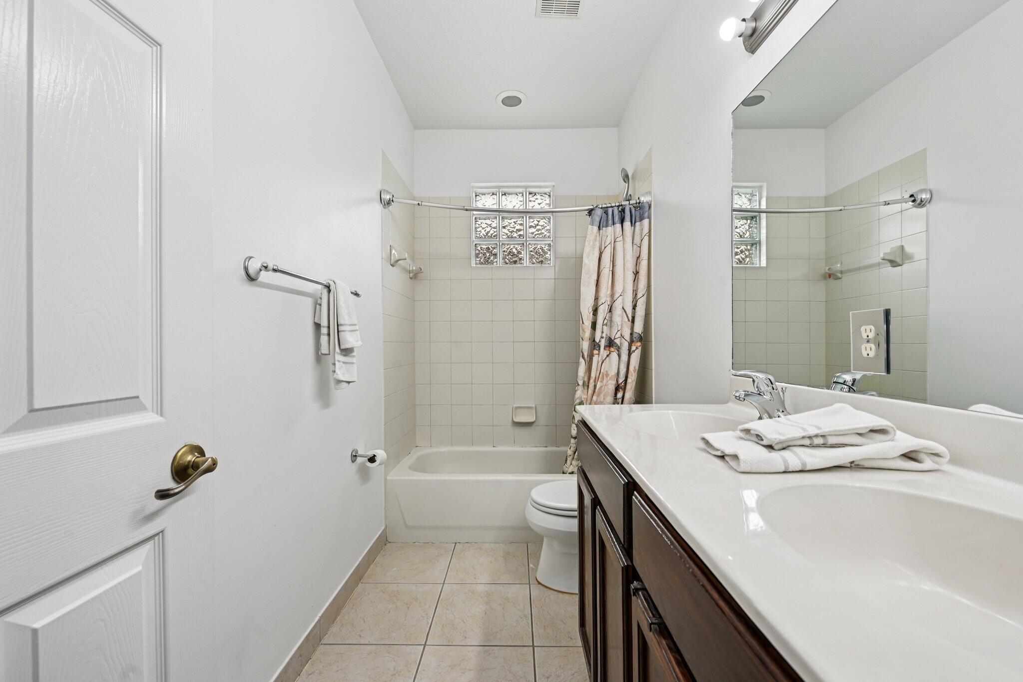 553 Gazetta Way Property Photo 32