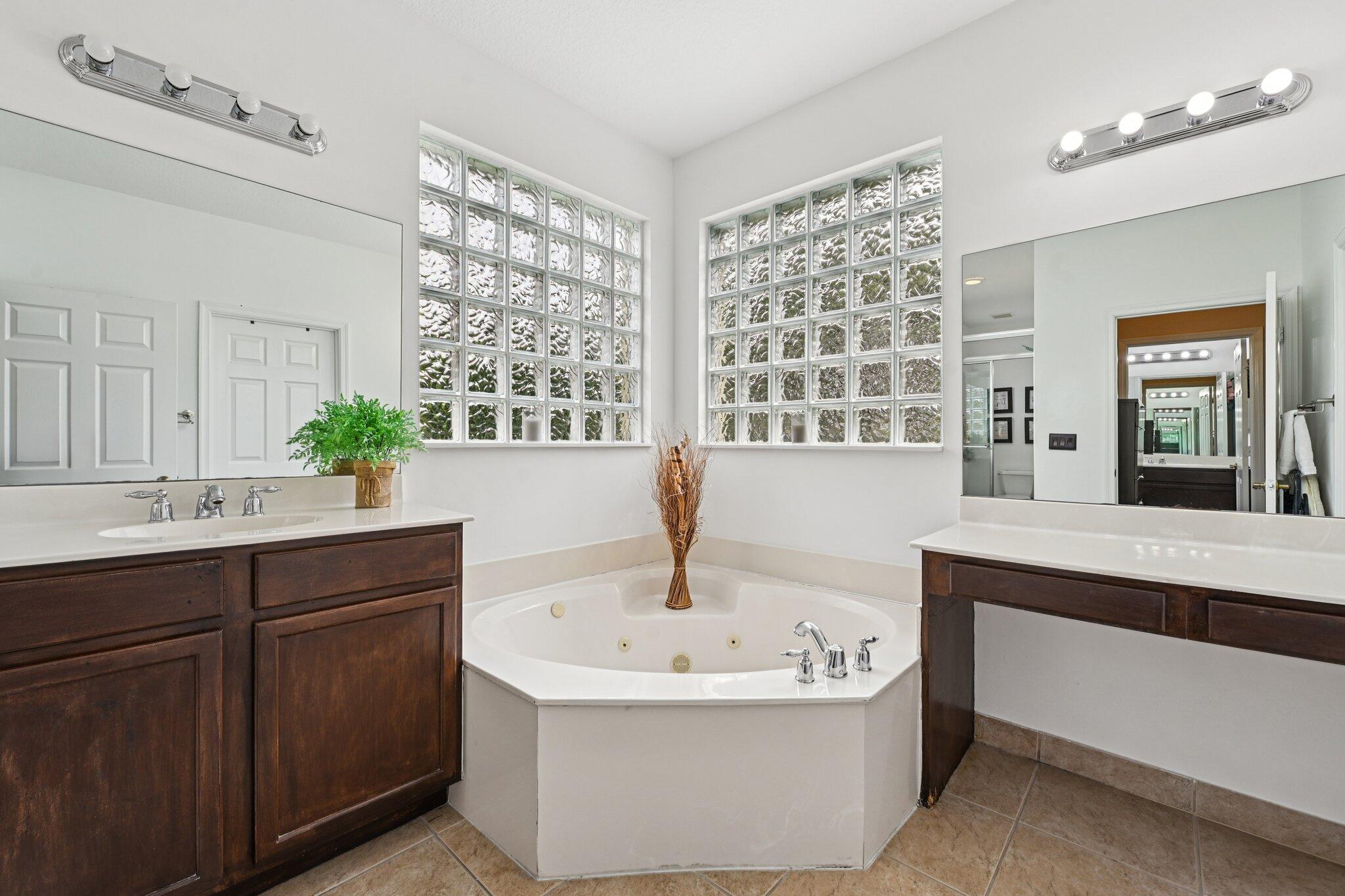 553 Gazetta Way Property Photo 43