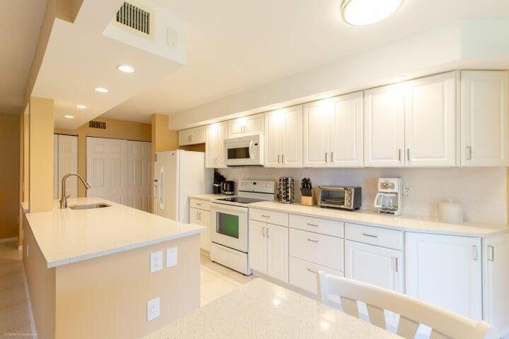 110 Half Moon Circle E2 Property Photo 2