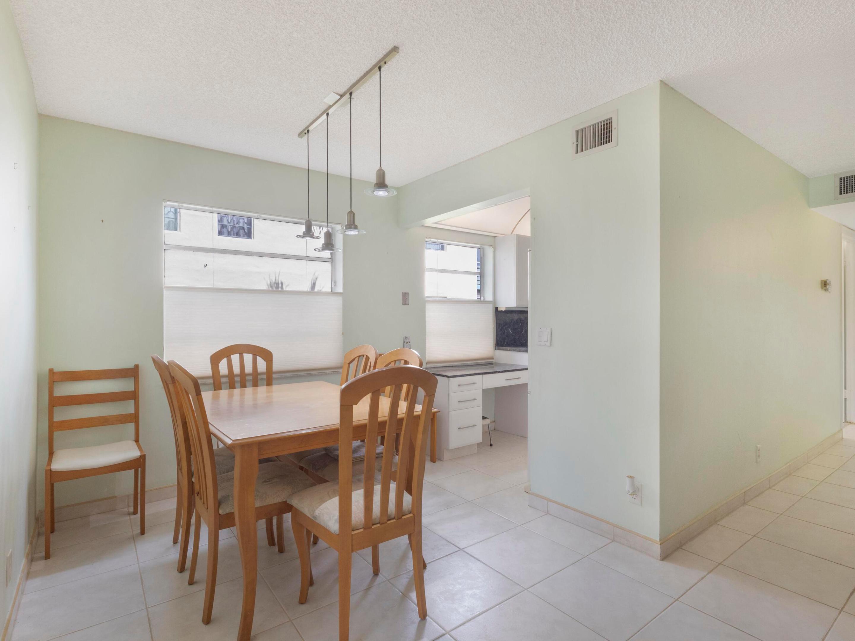 405 Burgundy I Property Photo 6